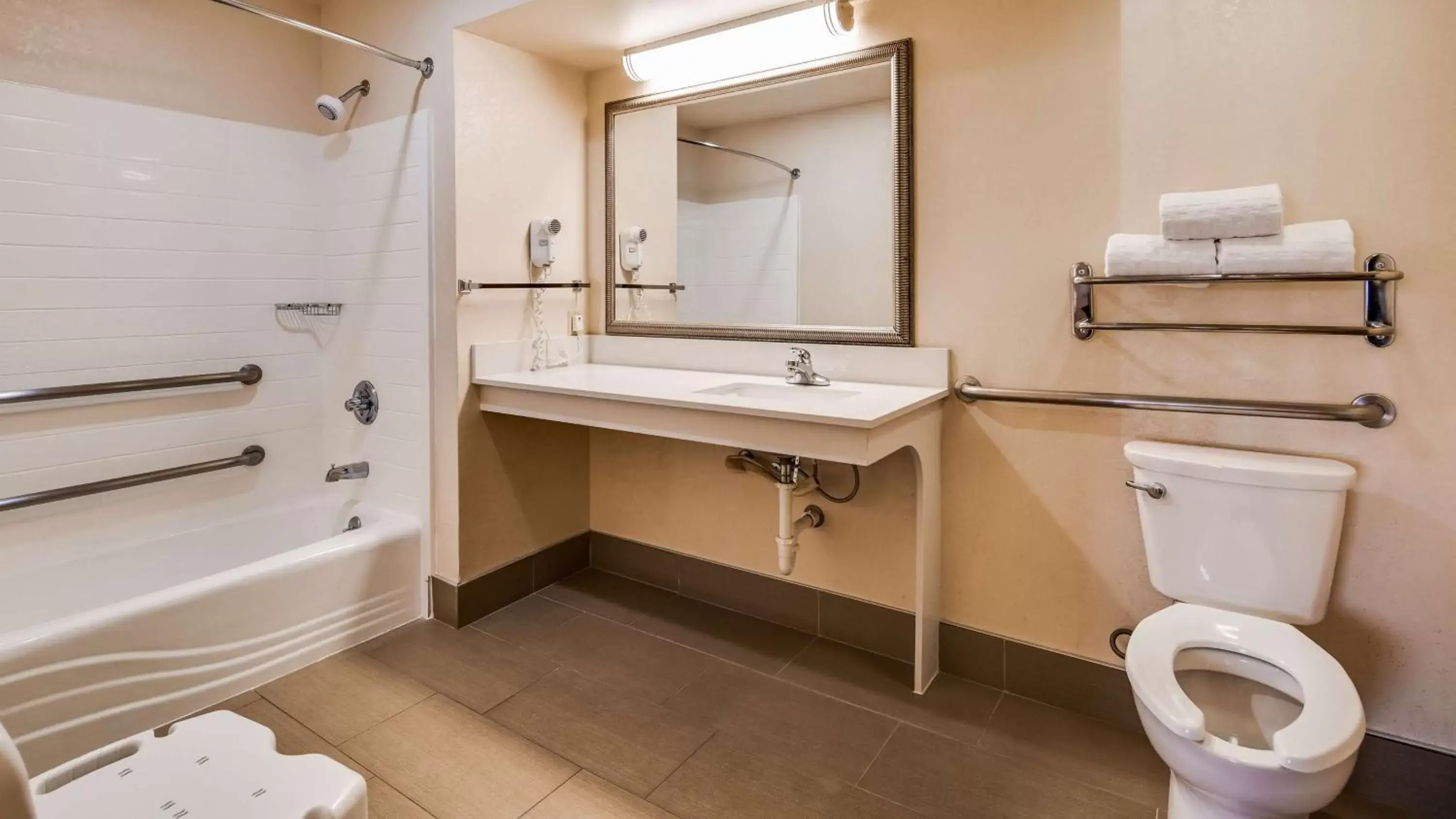 Bathroom in Best Western Inn & Suites of Macon