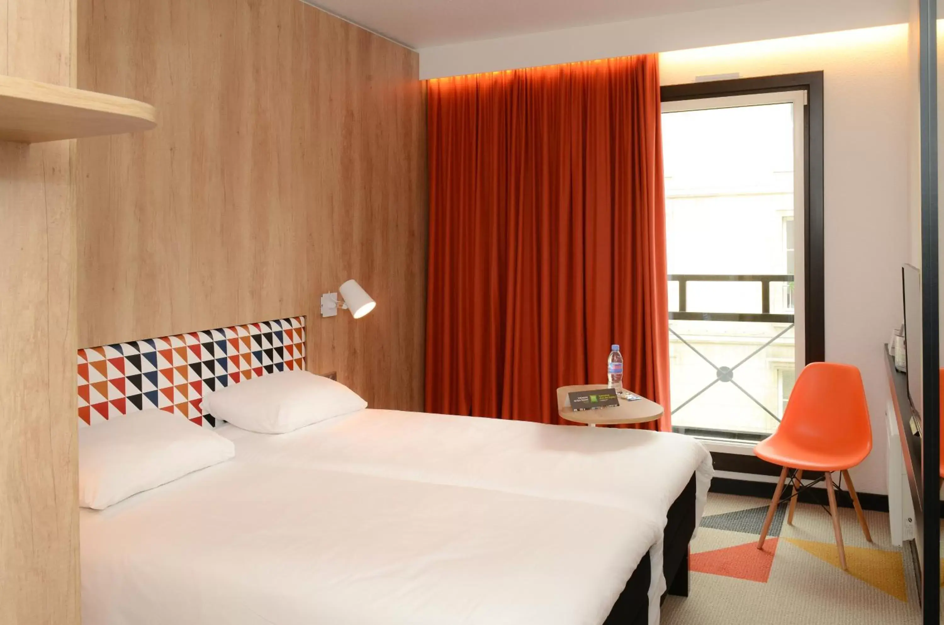 Standard Twin Room in ibis Styles Caen Centre Historique