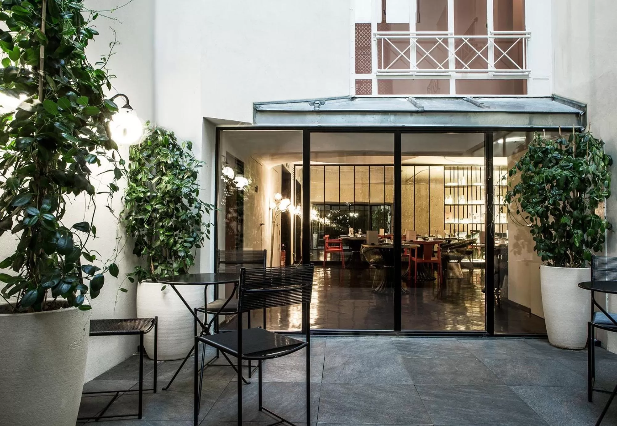 Property building in Hôtel du Rond-point des Champs-Élysées - Esprit de France