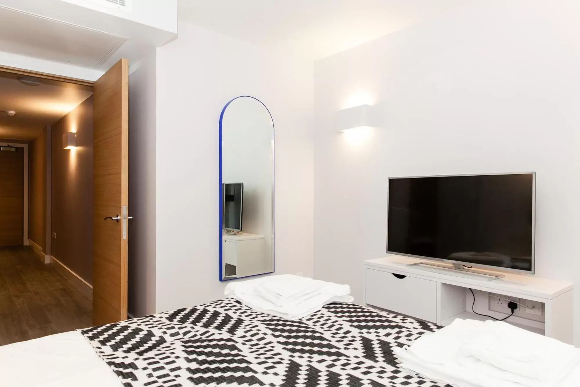 Bedroom, TV/Entertainment Center in Rockwell East-Tower Bridge