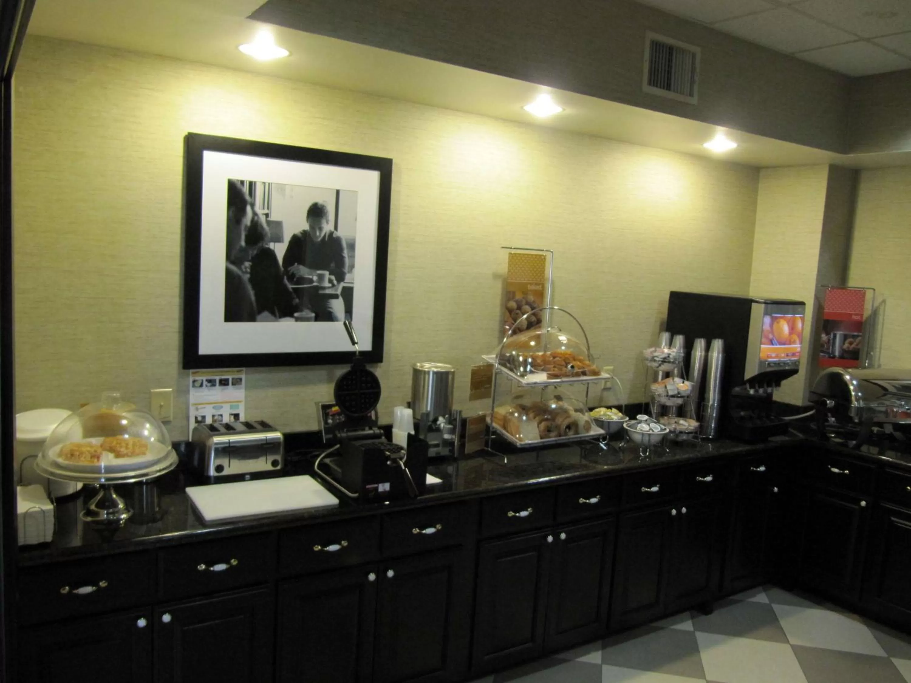 Dining area in Hampton Inn Lindale/Tyler
