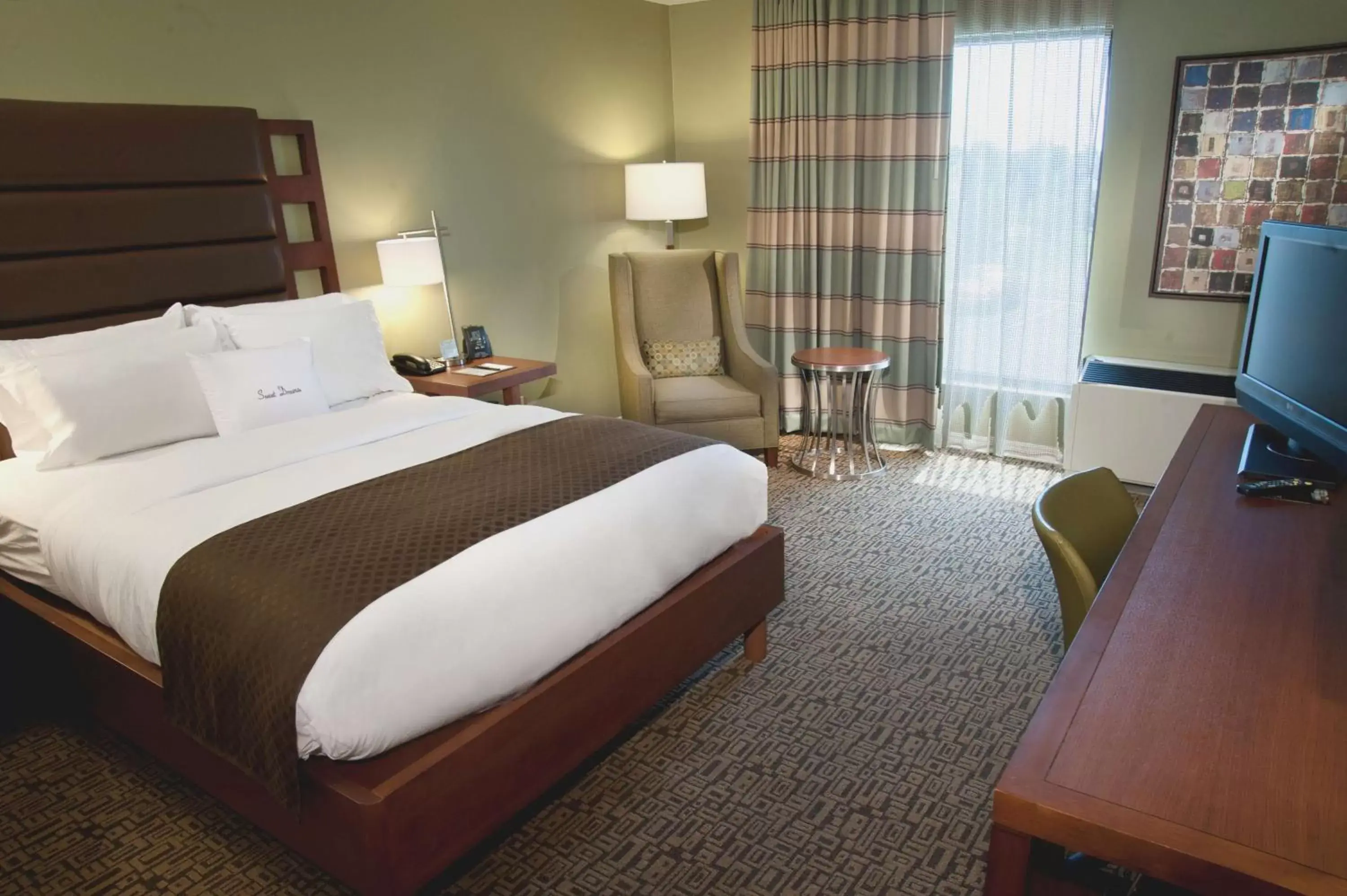 Bed in DoubleTree by Hilton Collinsville/St.Louis