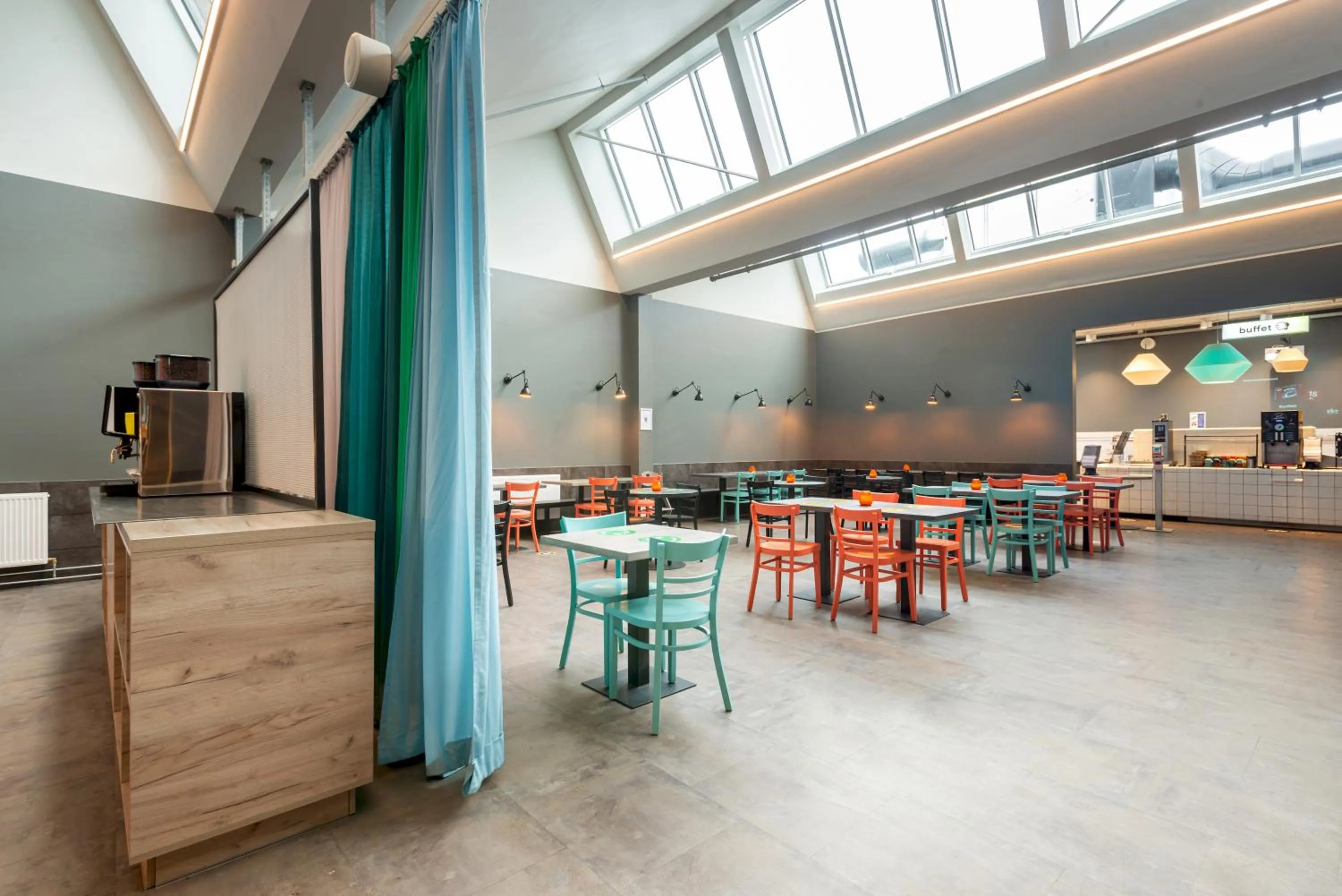 Dining area in a&o Copenhagen Sydhavn