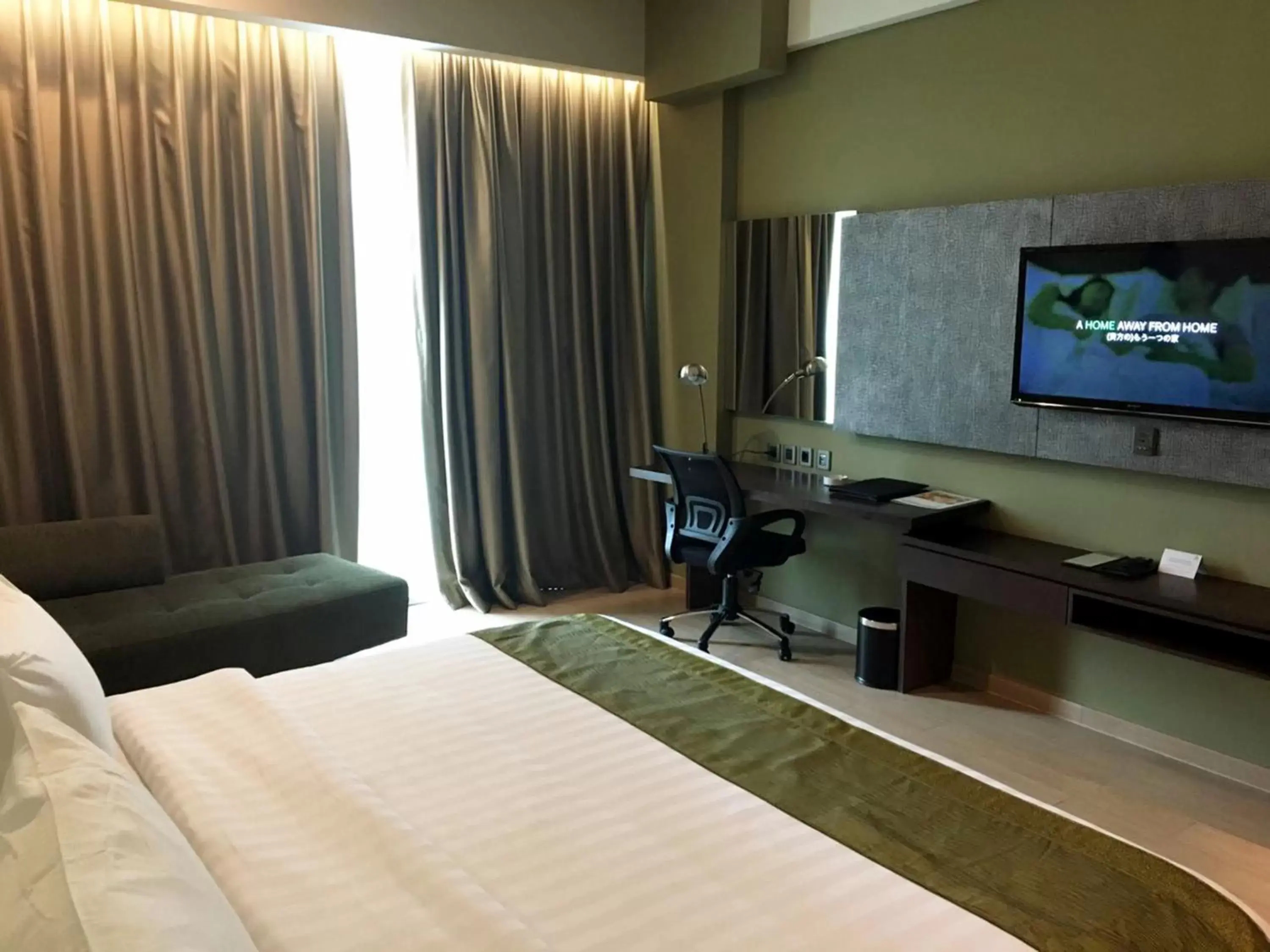 Photo of the whole room, TV/Entertainment Center in Holiday Inn Cikarang Jababeka, an IHG Hotel