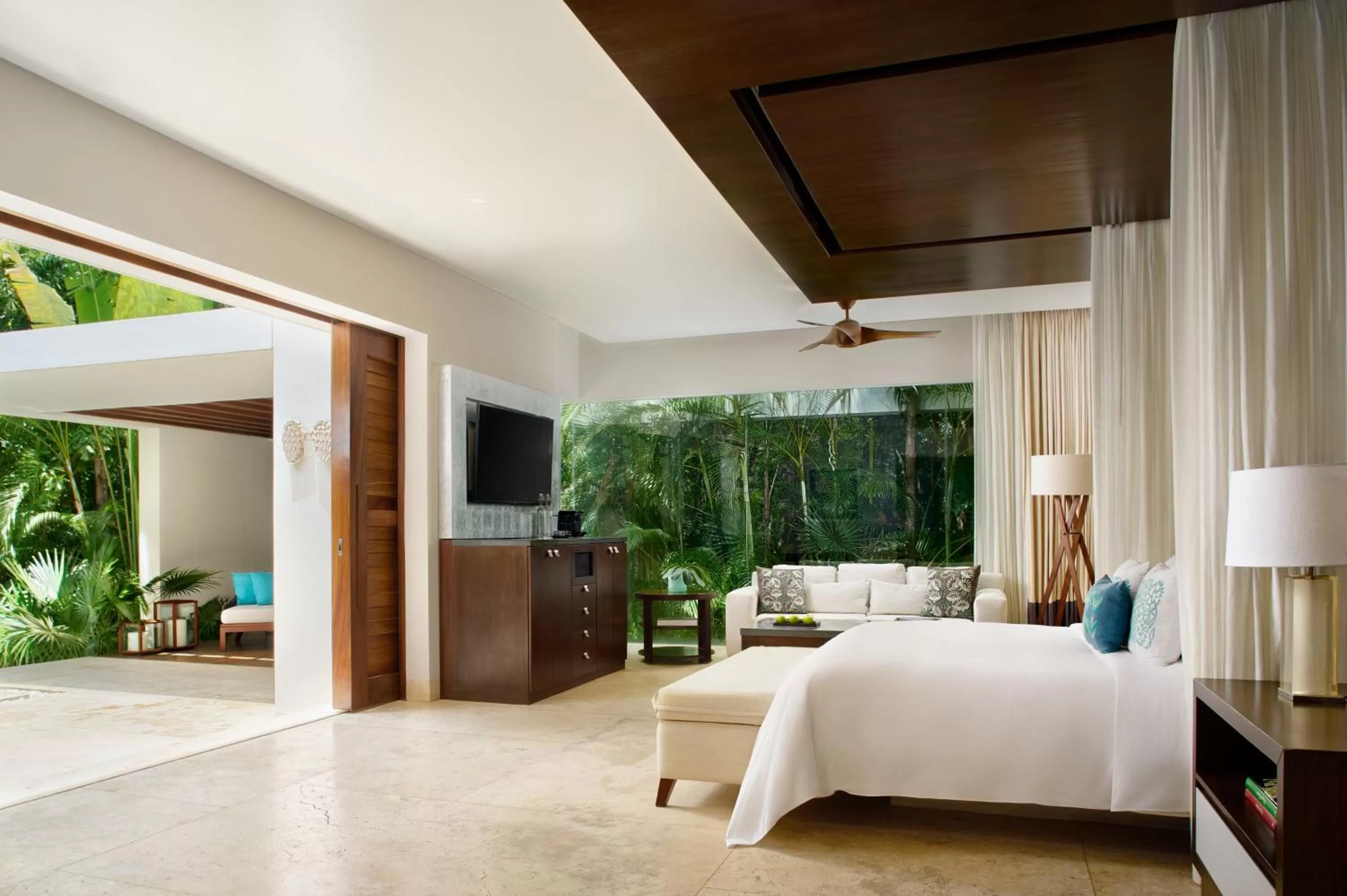 TV and multimedia, Bed in Chablé Yucatan