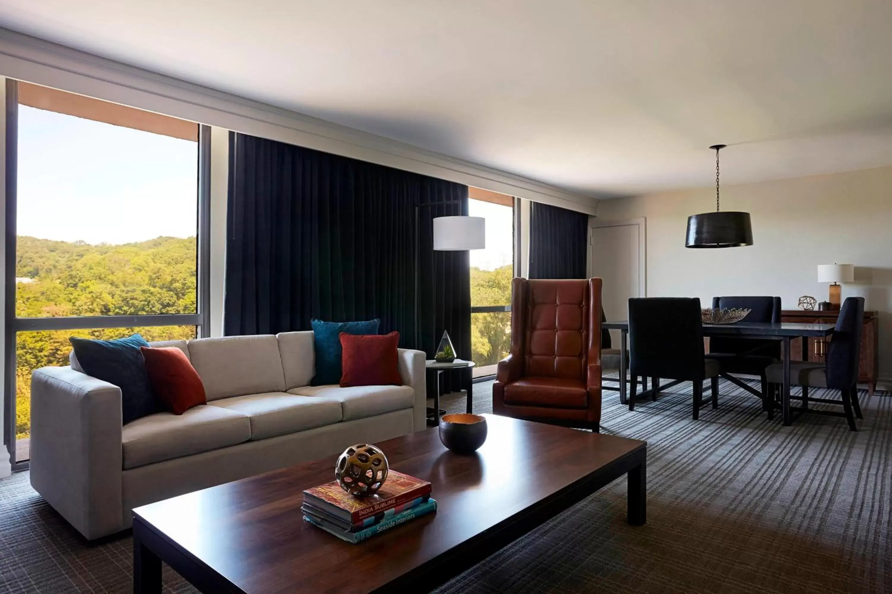 Photo of the whole room, Seating Area in Westchester Marriott