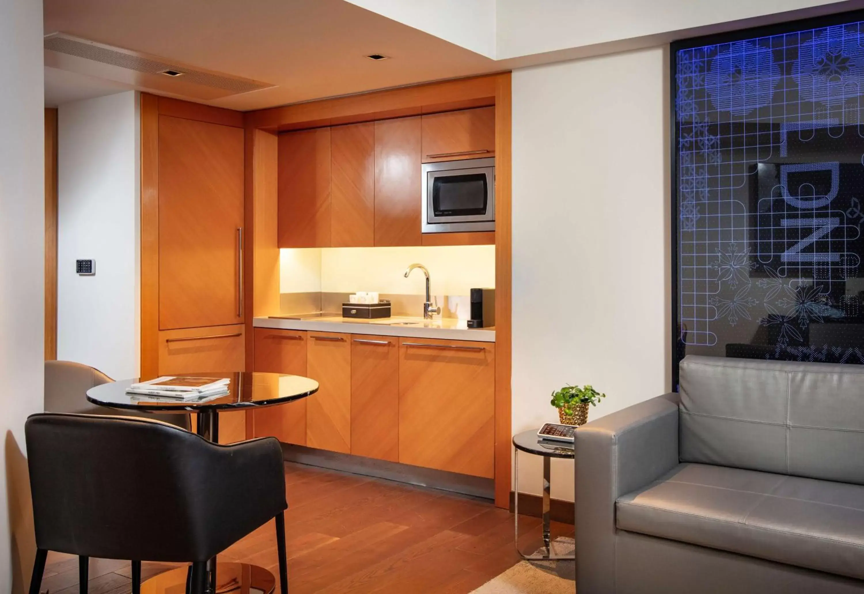 Kitchen or kitchenette, Seating Area in Park Plaza London Riverbank