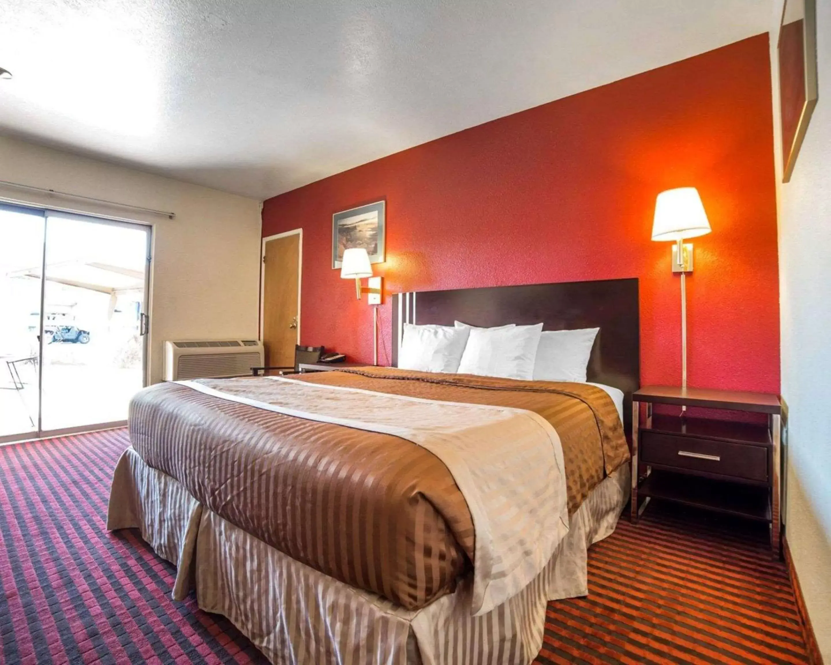 Photo of the whole room, Bed in Rodeway Inn at Lake Powell