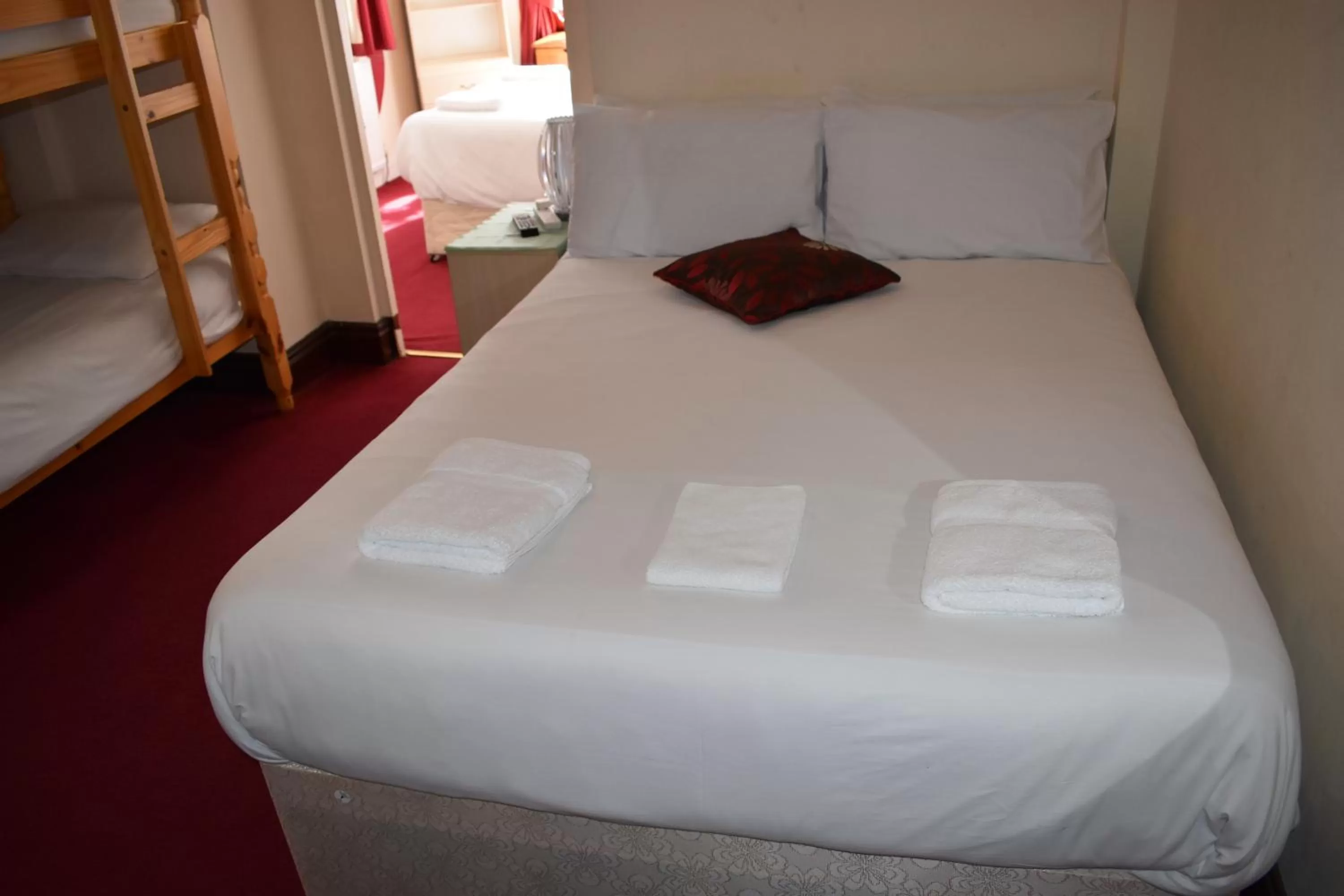 Bed in Lyndhurst Hotel