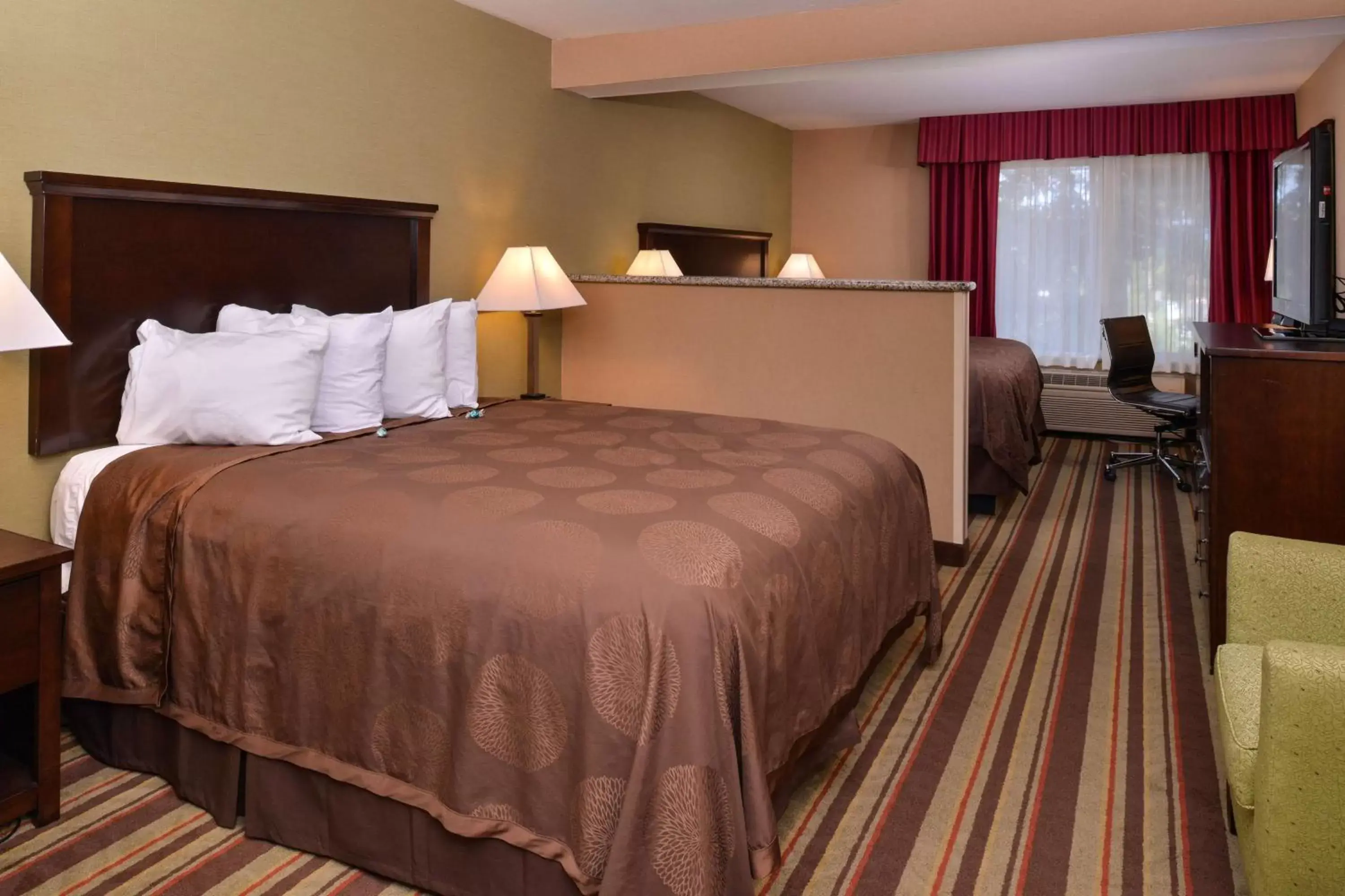 Photo of the whole room, Bed in Best Western Wilsonville Inn & Suites