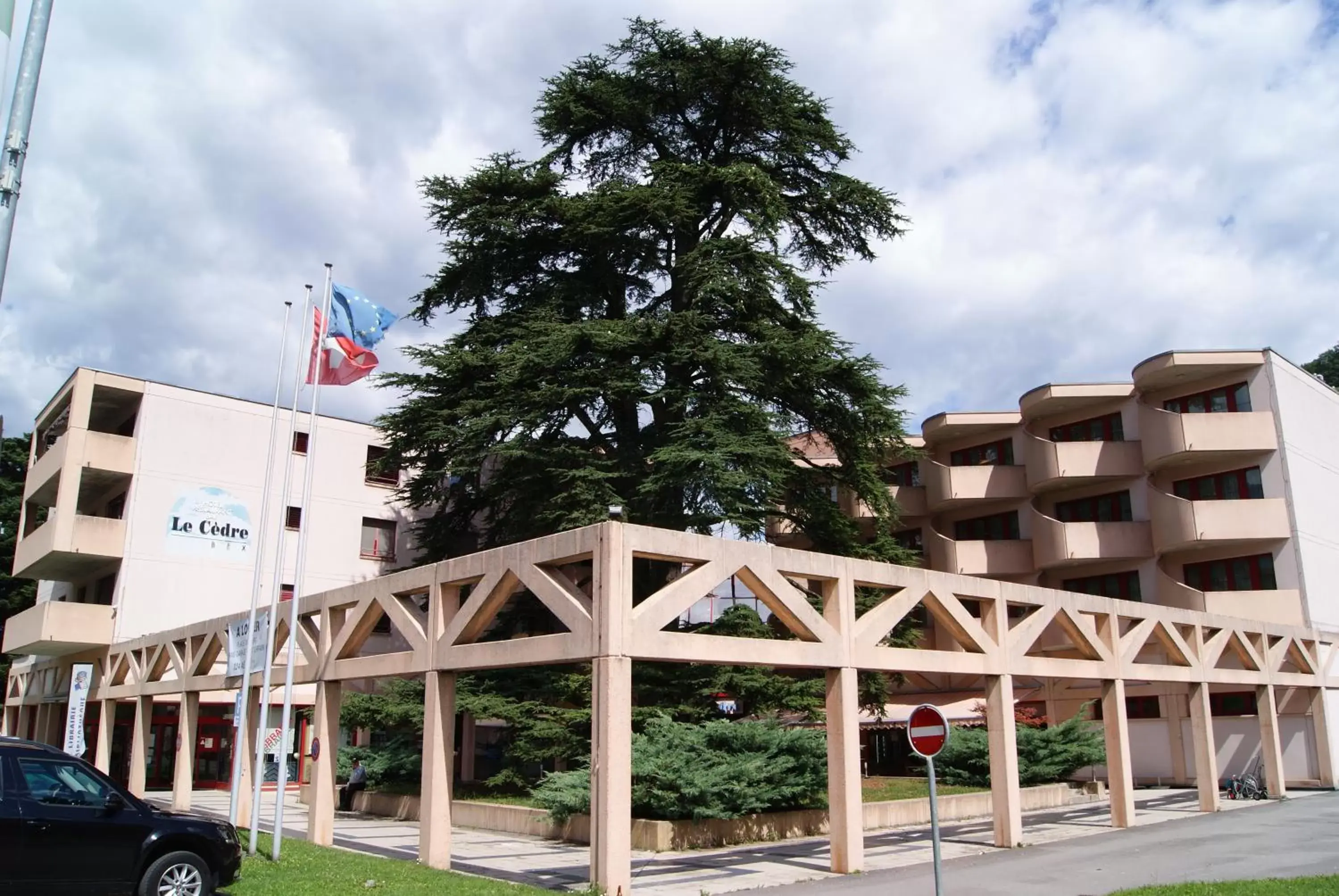 Facade/entrance, Property Building in Hotel Le Cedre