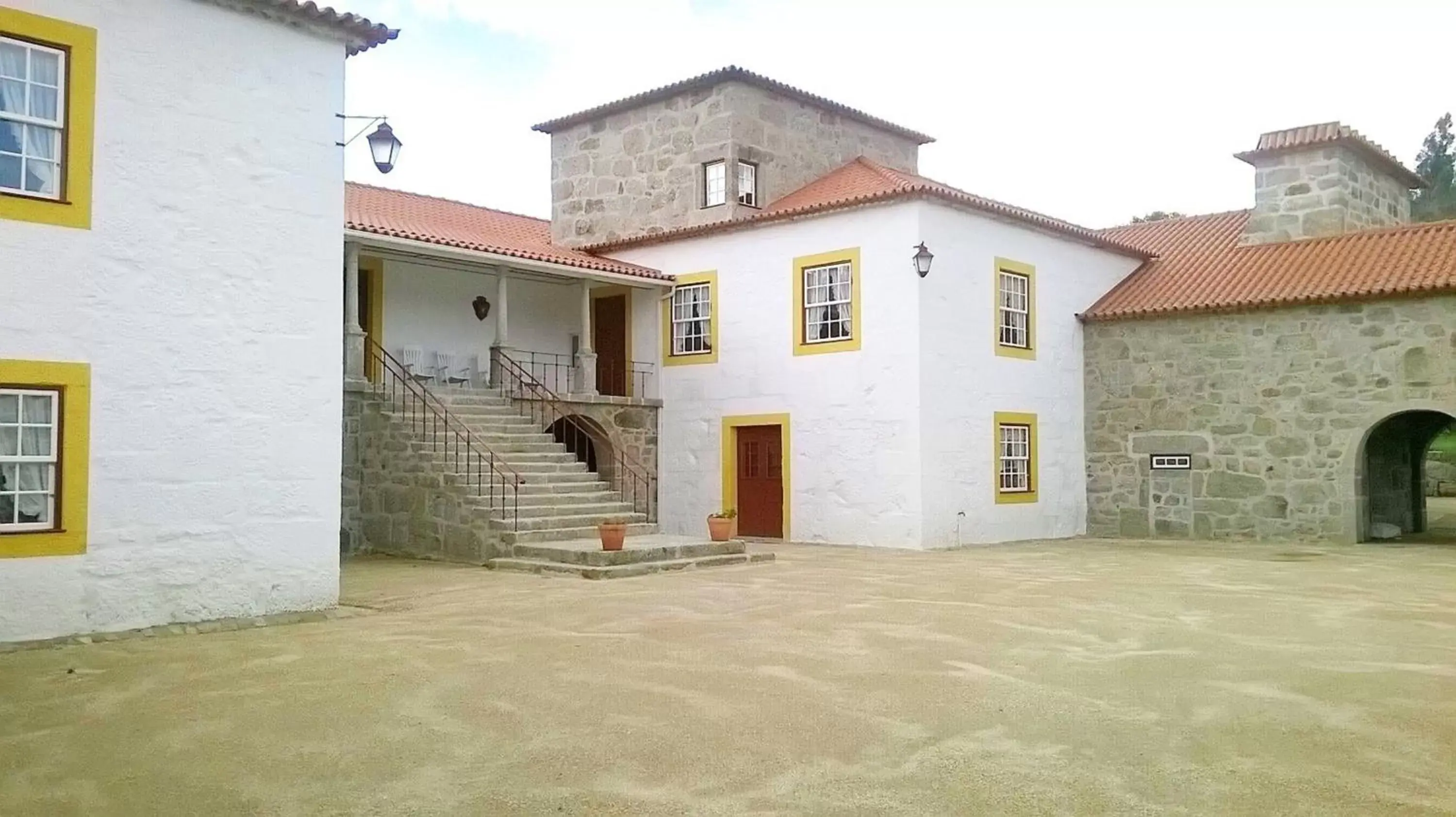 Facade/entrance, Property Building in Casa da Portela de Sampriz