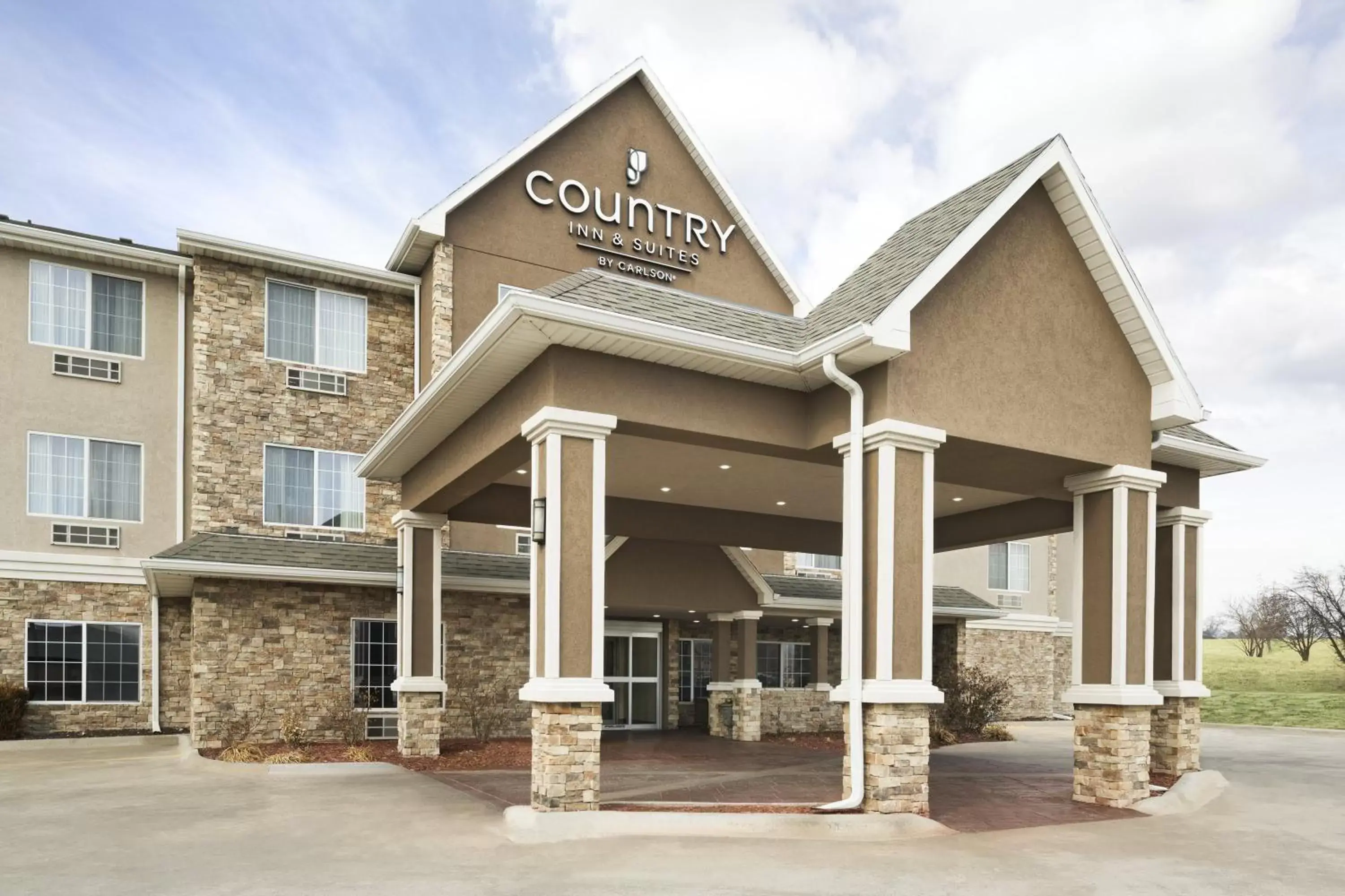 Facade/entrance, Property Building in Country Inn & Suites by Radisson, Topeka West, KS