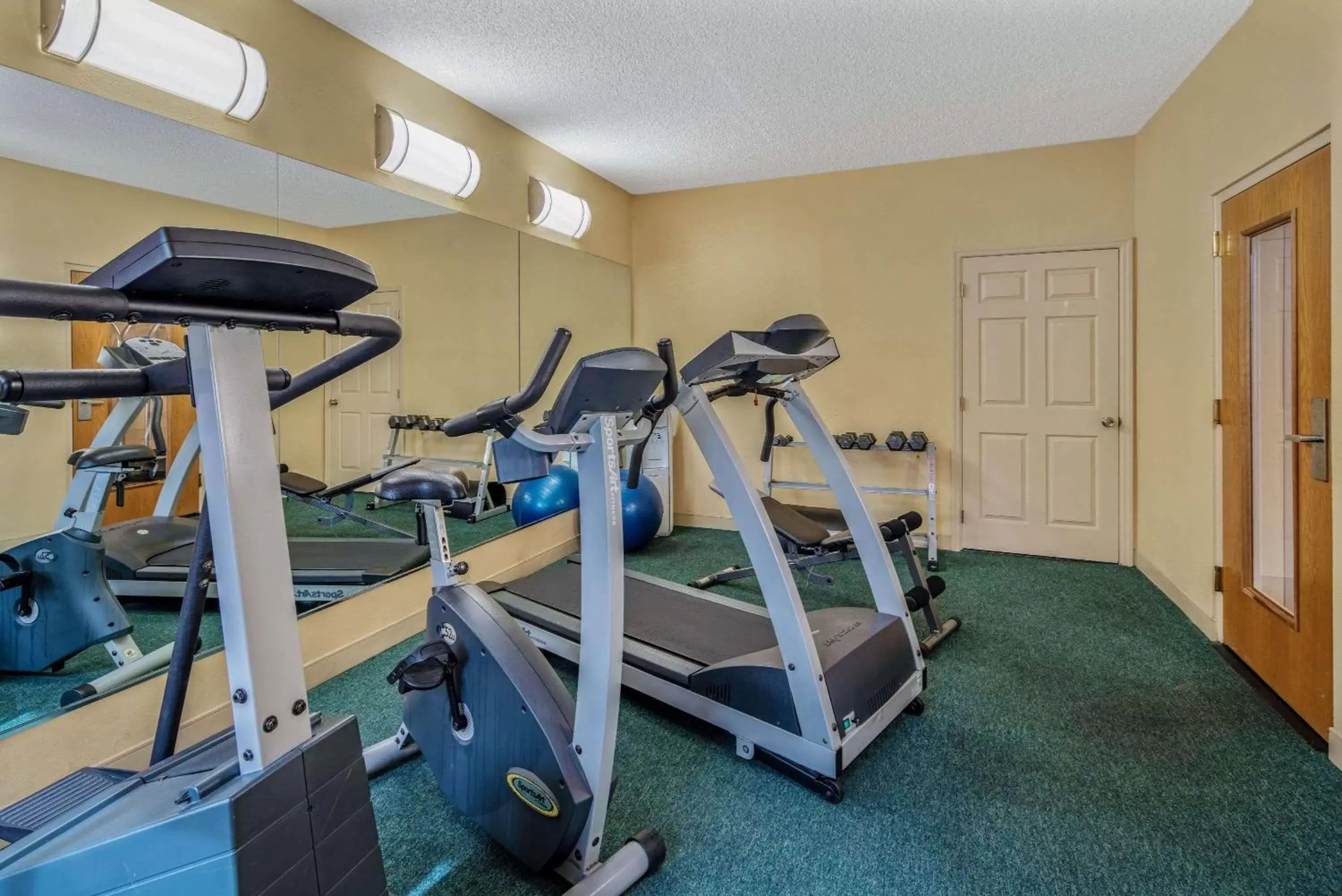 Fitness centre/facilities in La Quinta by Wyndham Naples Downtown