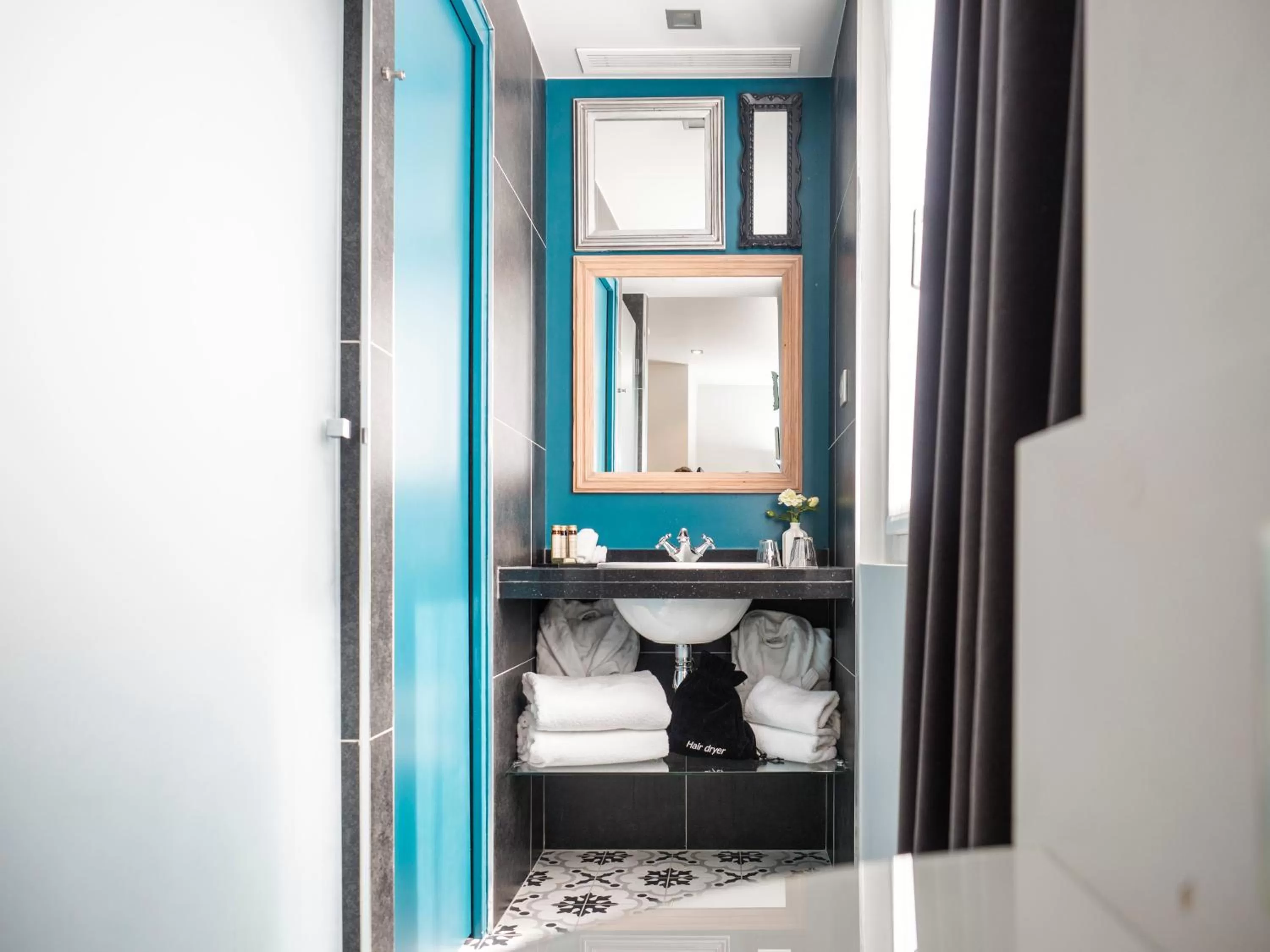 Shower in Hotel Taylor