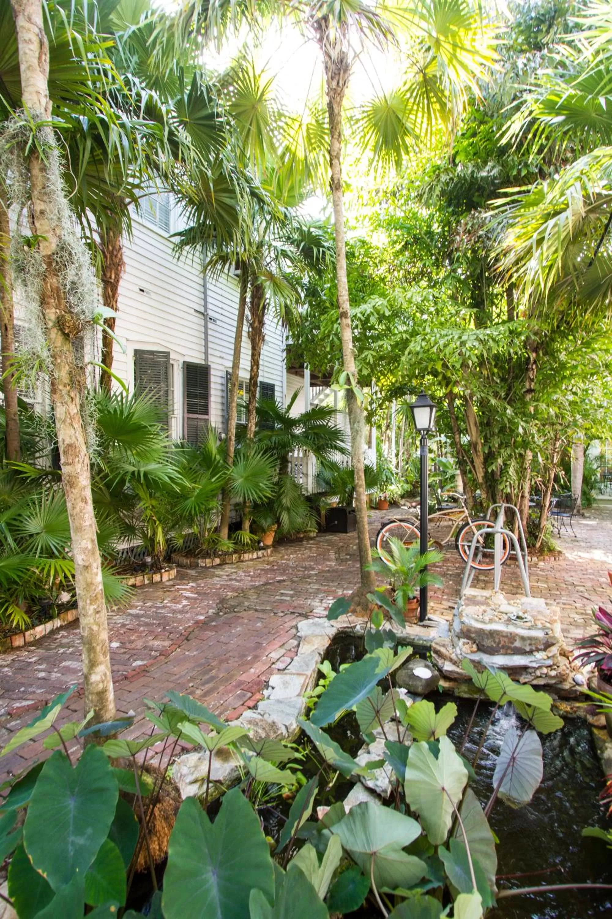 Facade/entrance in Old Town Manor