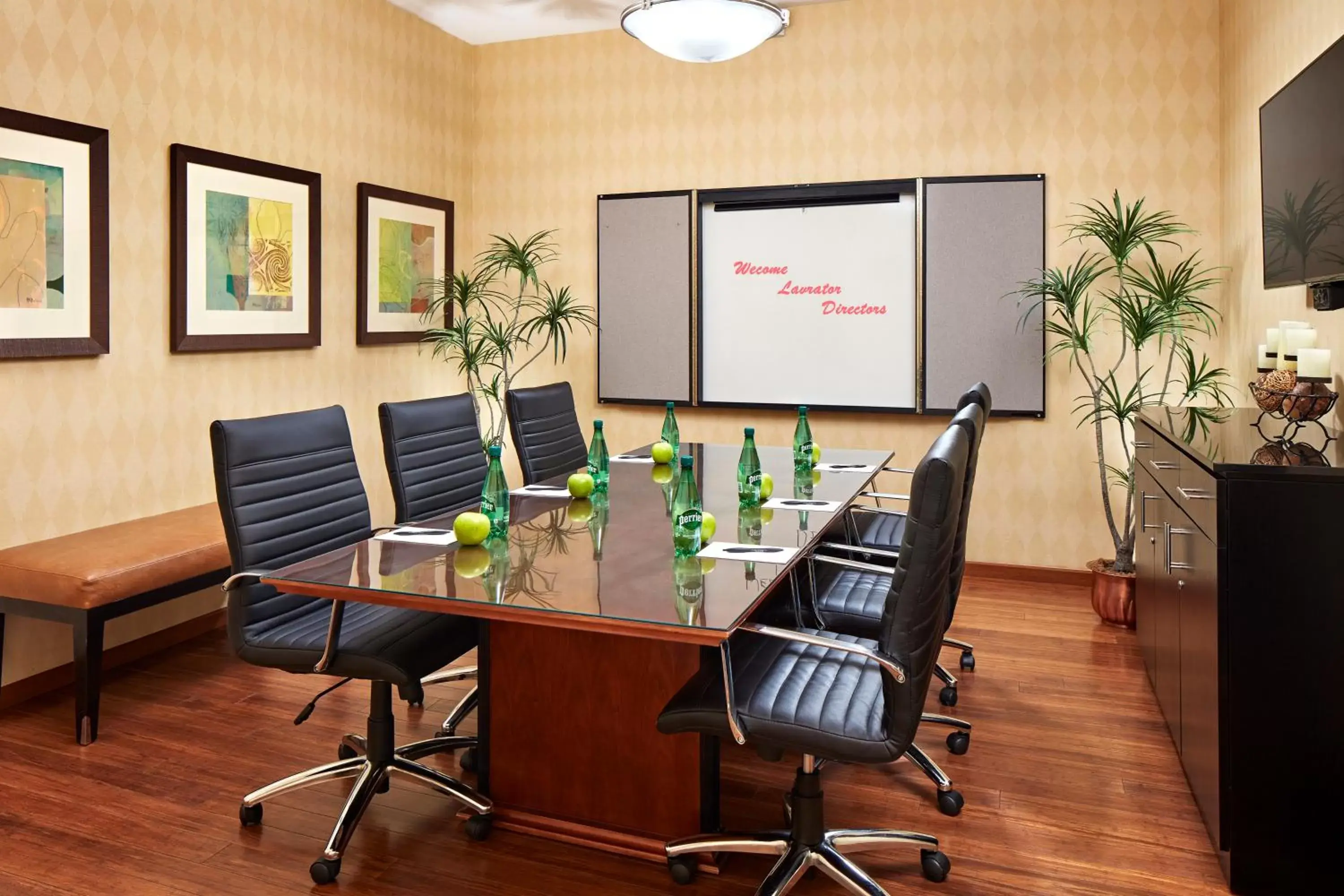 Business facilities, Business Area/Conference Room in Elan Hotel