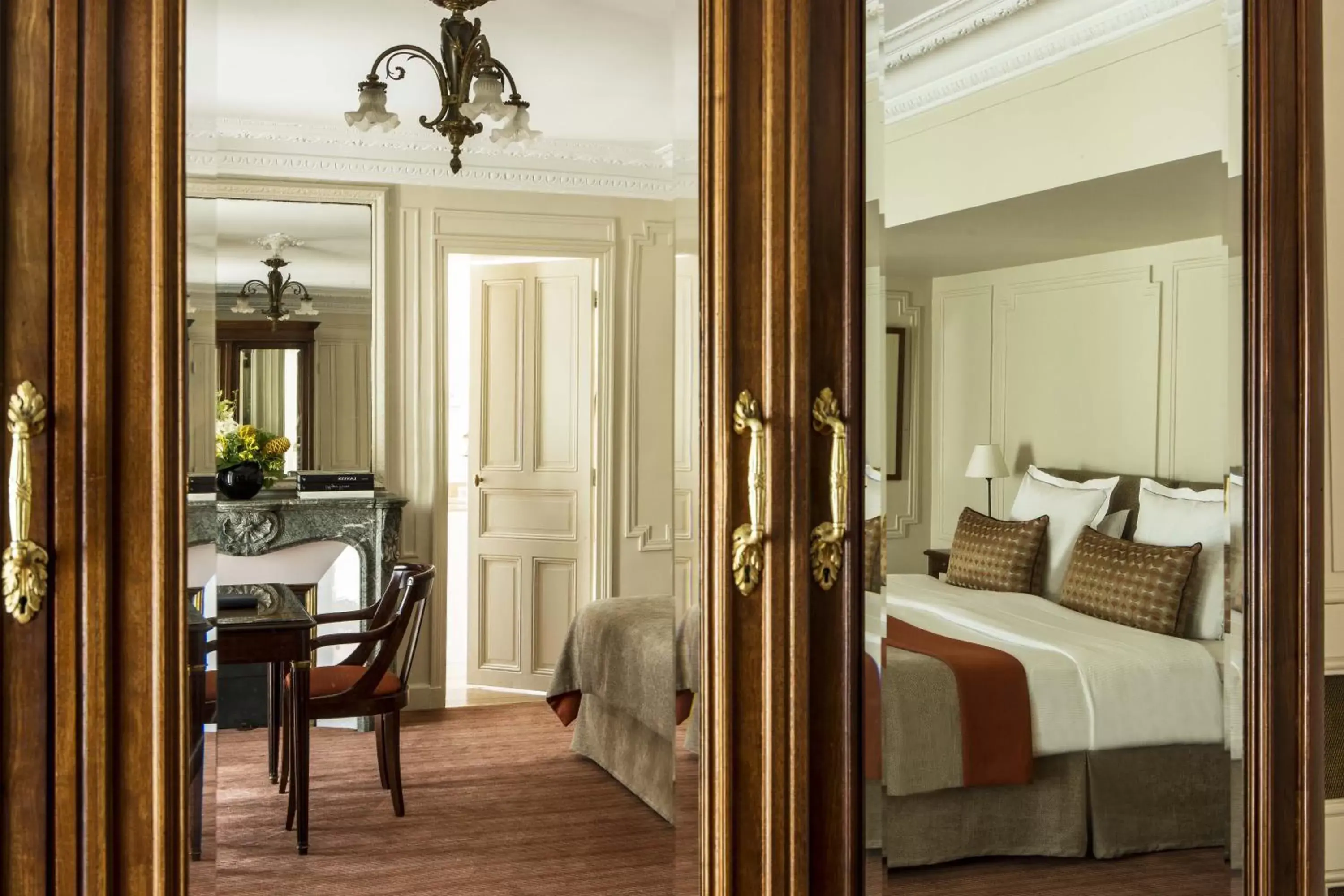 Bedroom in Hôtel Brighton - Esprit de France