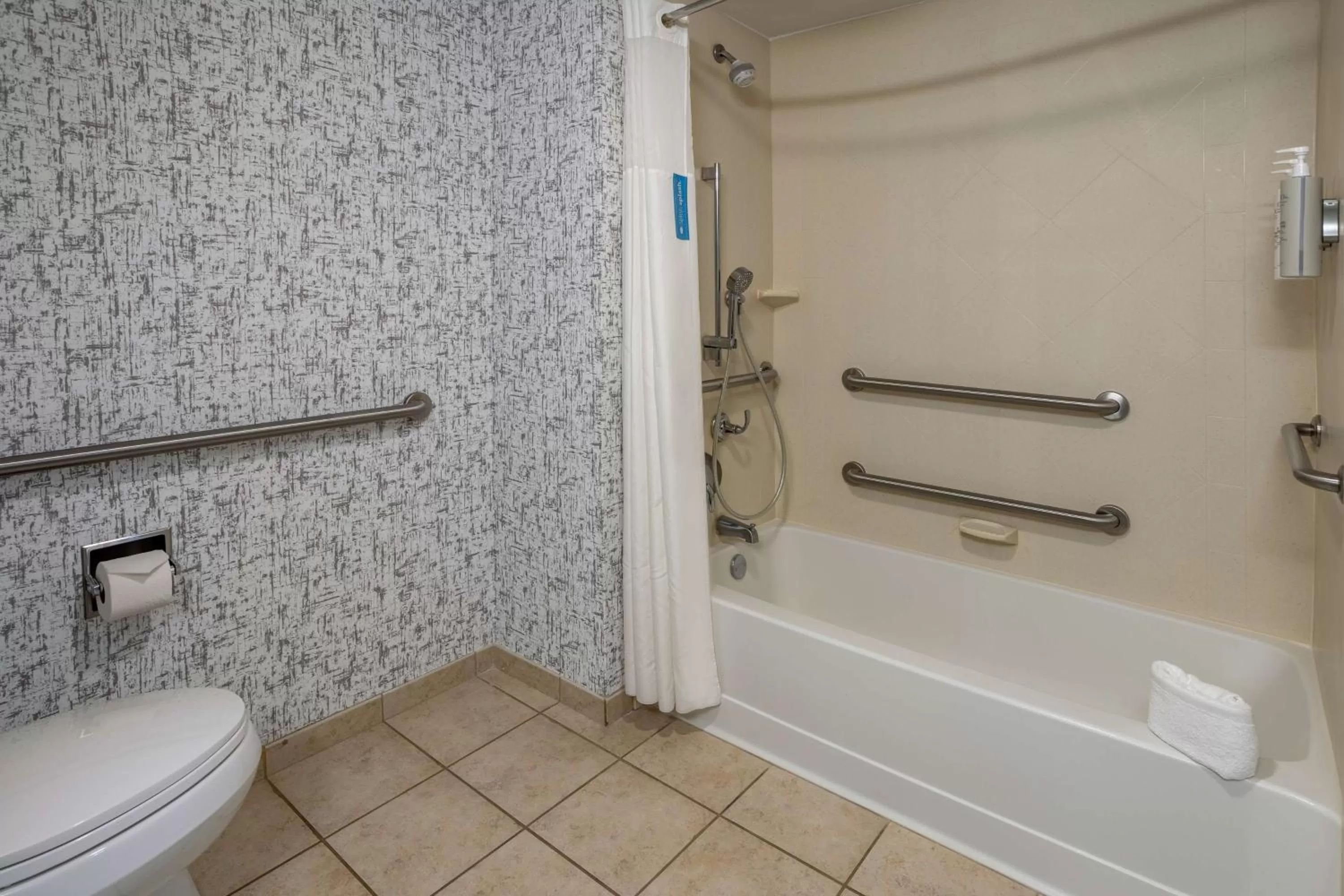 Bathroom in Hampton Inn Birmingham/Leeds