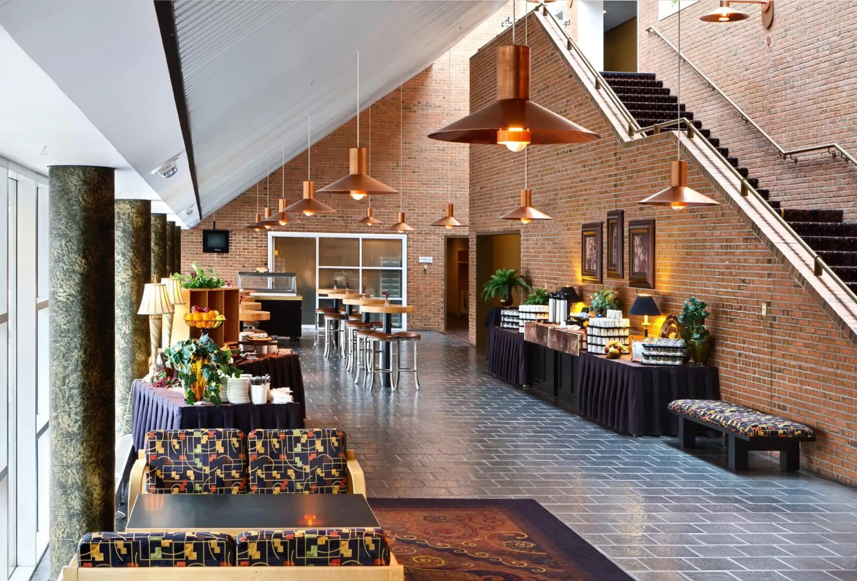 Restaurant/Places to Eat in Crowne Plaza Minneapolis West, an IHG Hotel