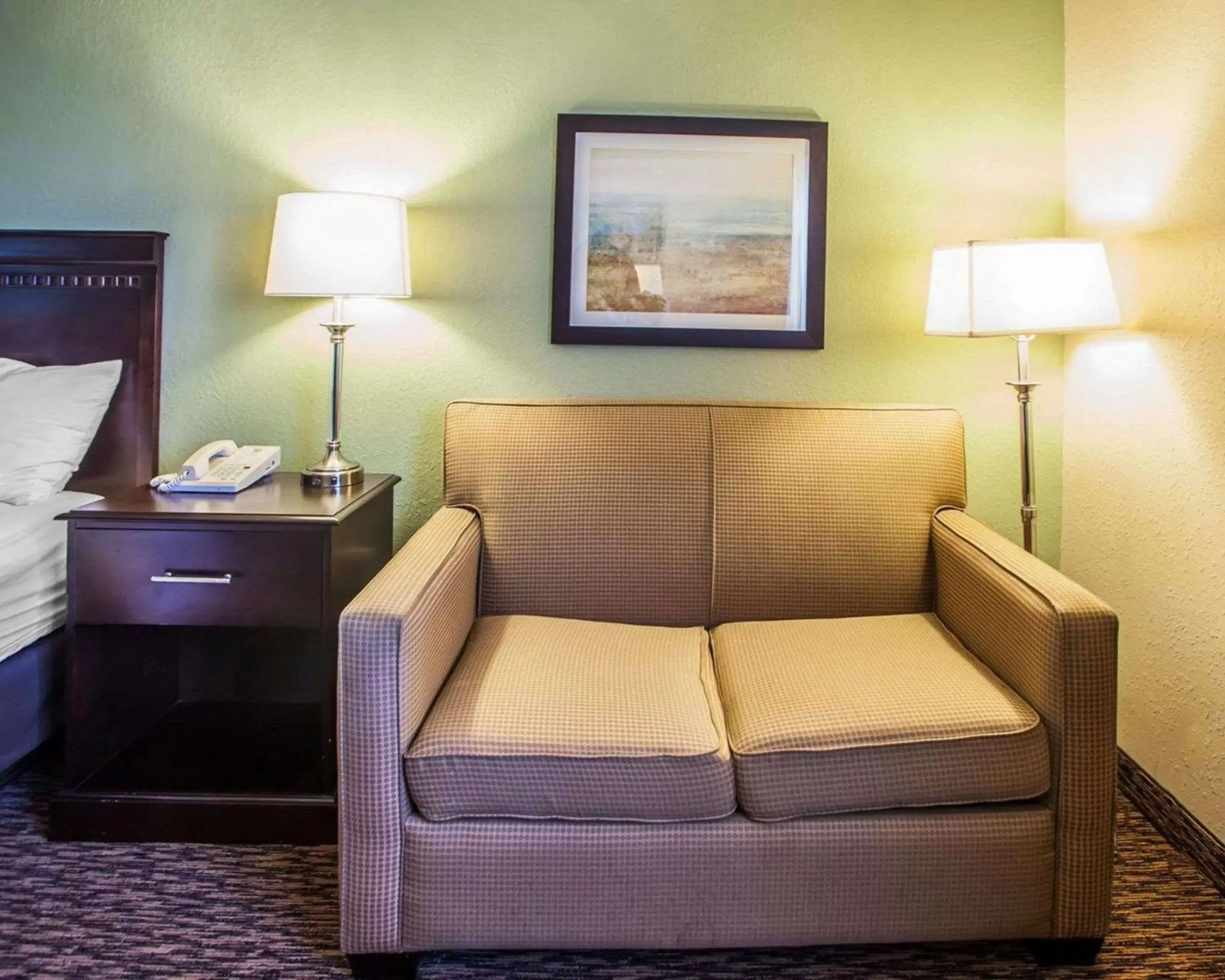 Photo of the whole room in Quality Inn Belton - Kansas City South Photo of the whole room in Quality Inn Belton - Kansas City South