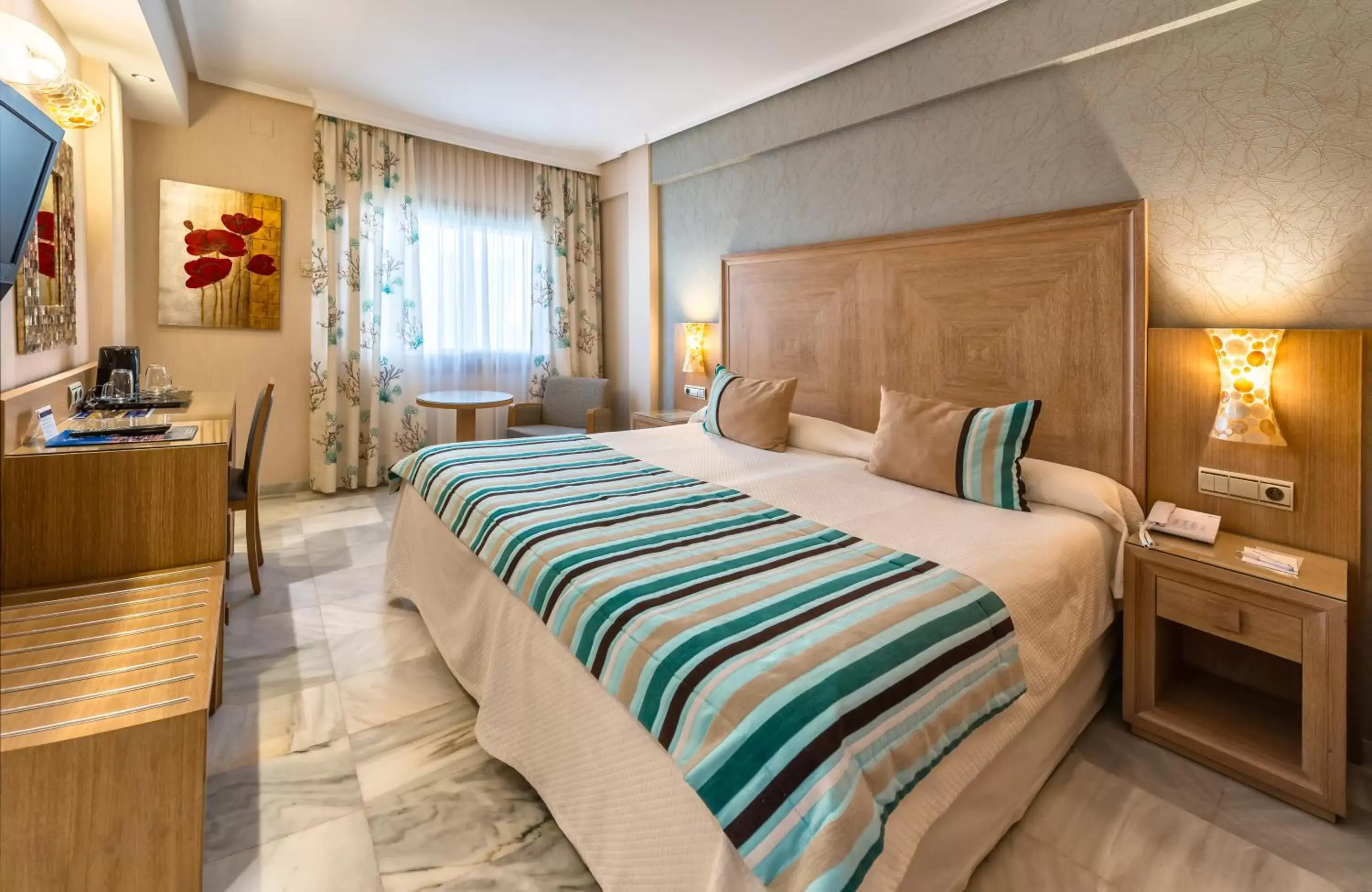 Photo of the whole room, Bed in Hotel Balcón de Europa