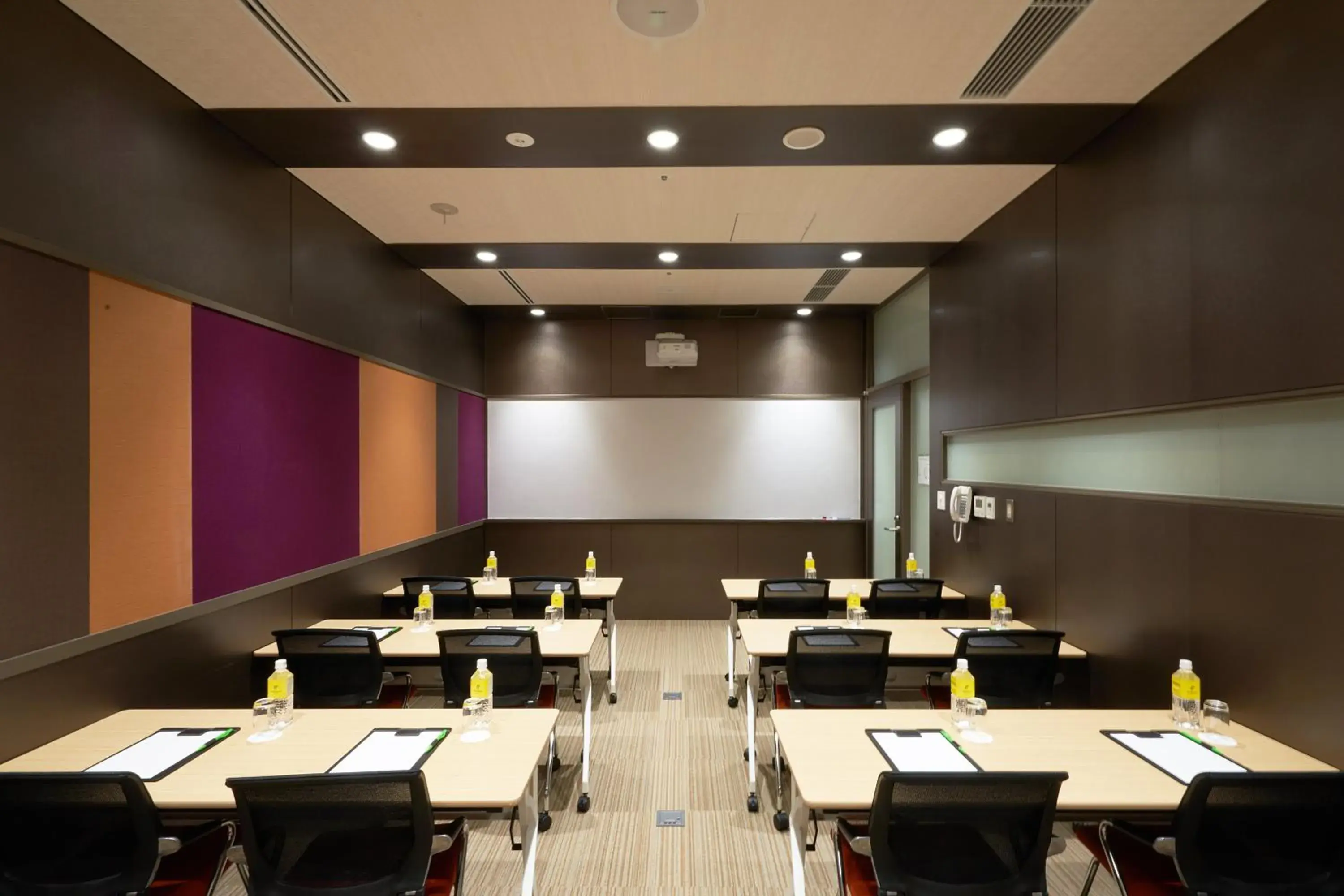 Meeting/conference room in Holiday Inn & Suites Shin Osaka, an IHG Hotel