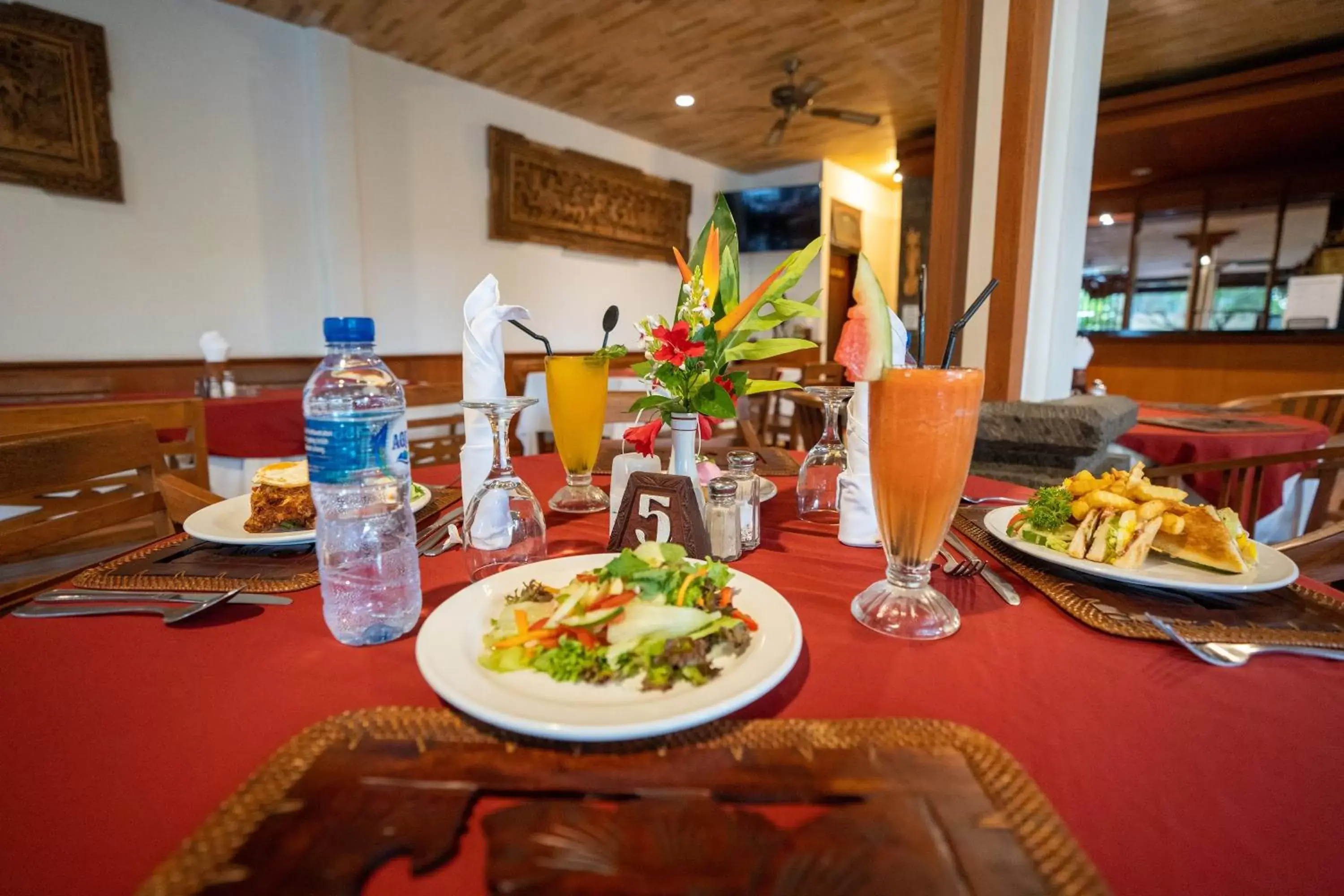 Restaurant/places to eat in Sinar Bali Hotel