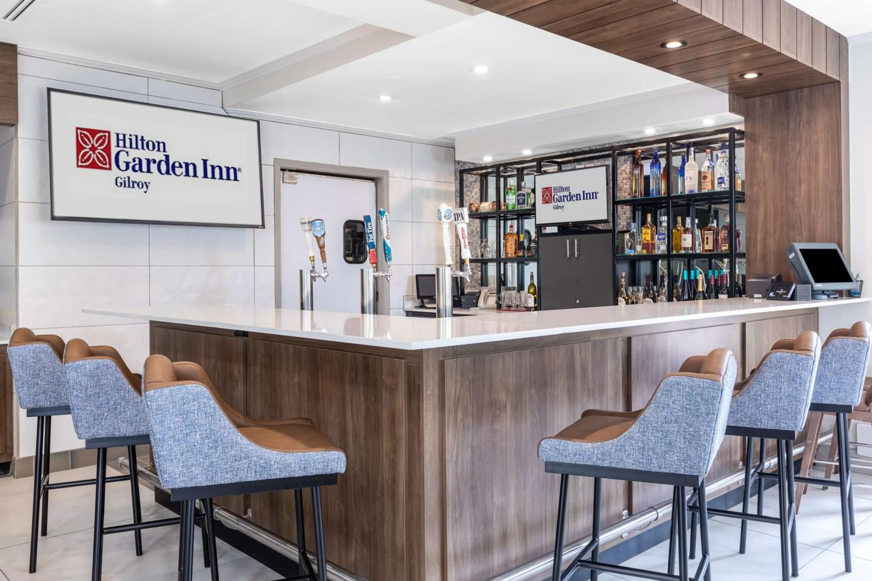 Lounge or bar in Hilton Garden Inn Gilroy