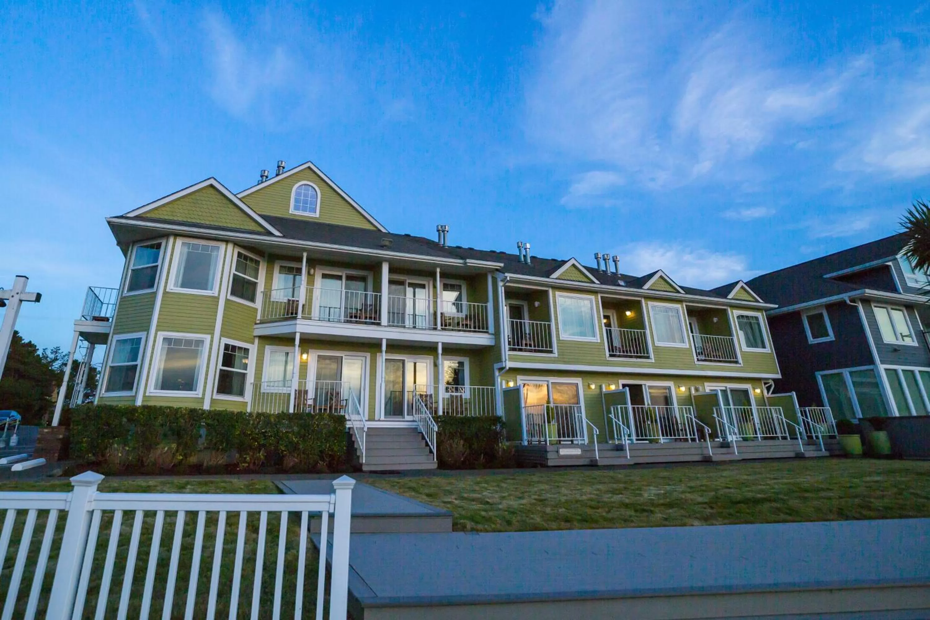 Property building in Inn of the Four Winds Seaside Oceanfront