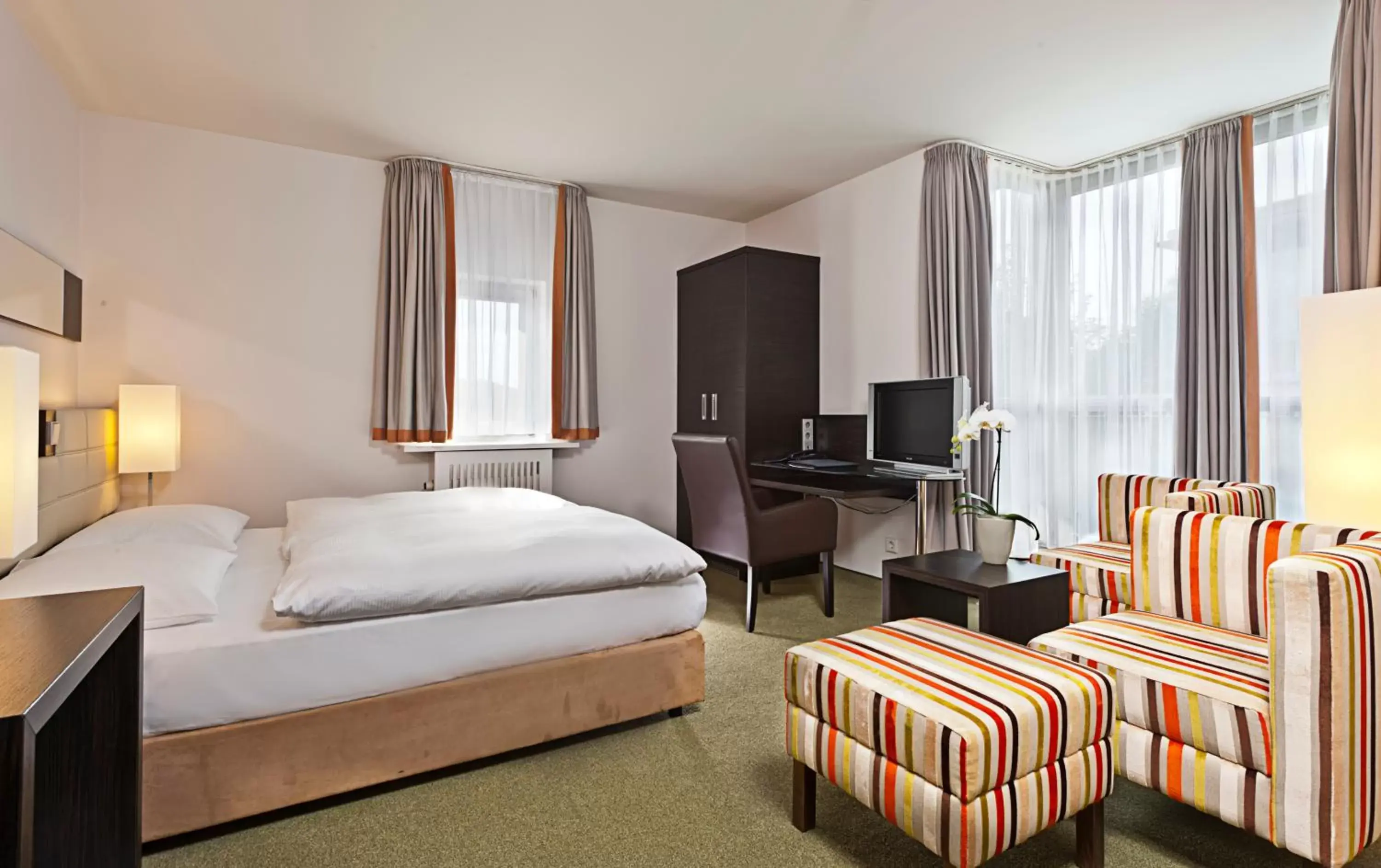 Photo of the whole room, Bed in Radisson Blu Park Hotel & Conference Centre Photo of the whole room, Bed in Radisson Blu Park Hotel & Conference Centre