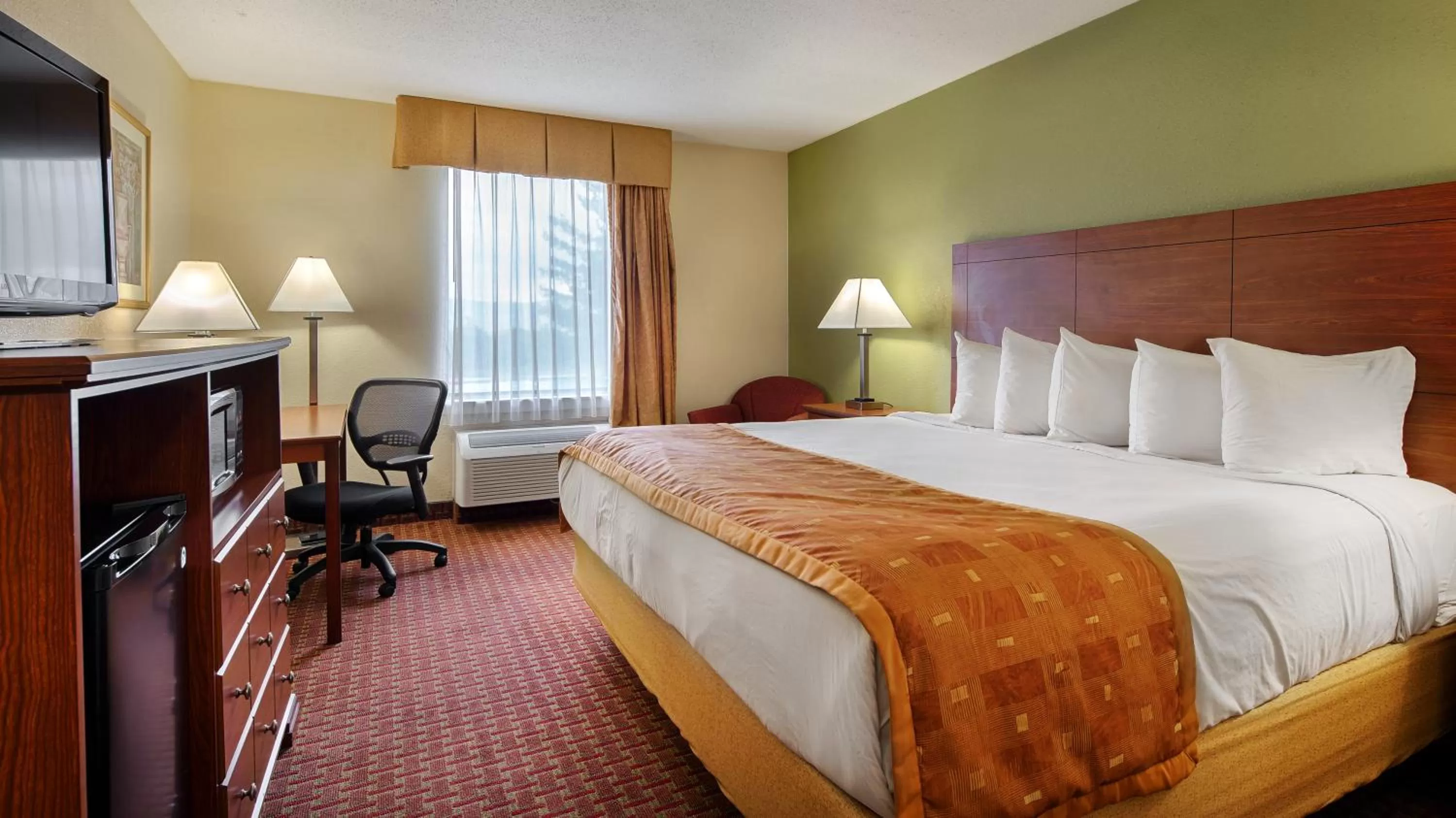 Bed in SureStay Plus Hotel by Best Western Wytheville