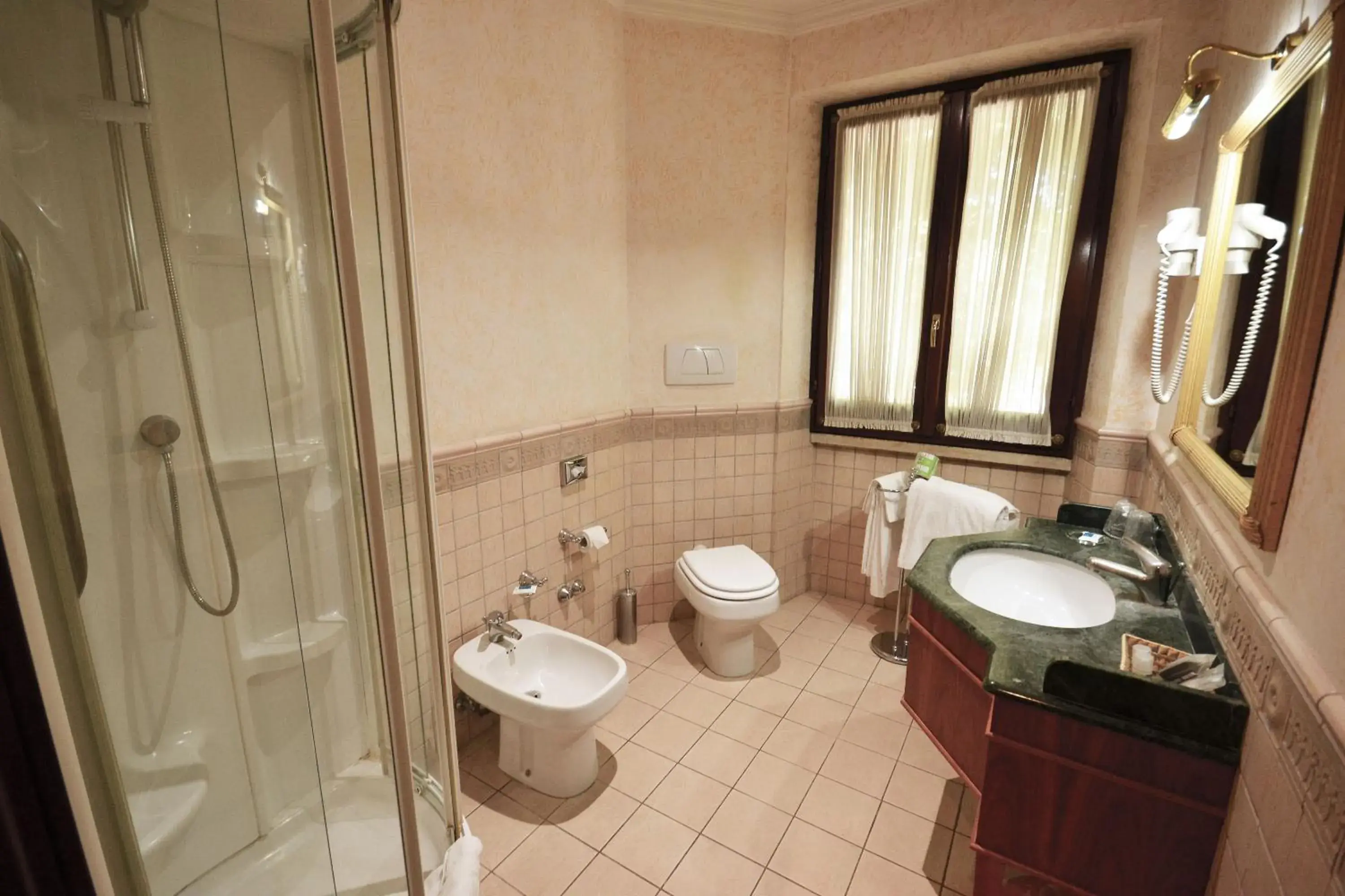 Shower, Bathroom in Hotel Cilicia