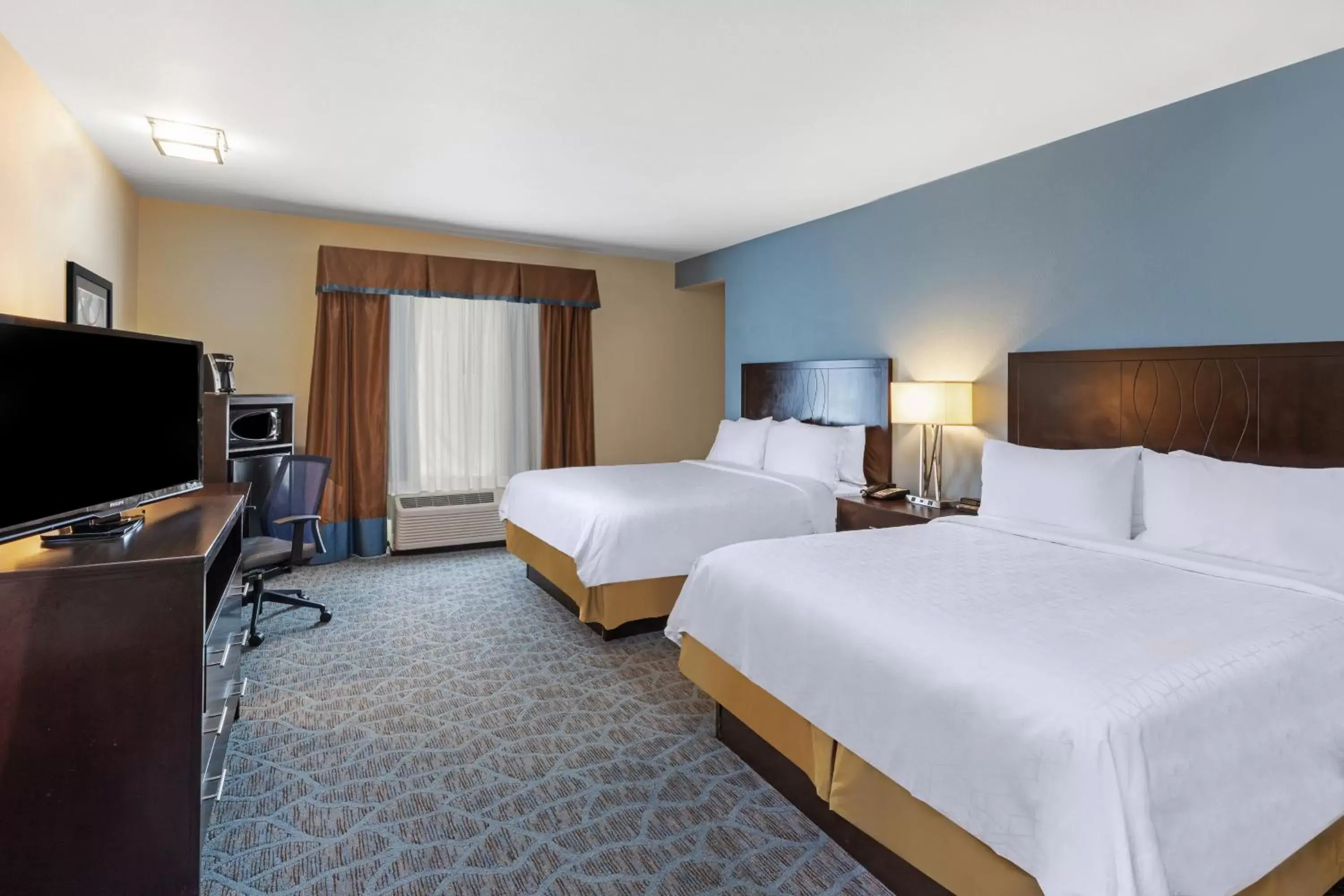 Bedroom in Holiday Inn Express Hotel & Suites Floresville, an IHG Hotel