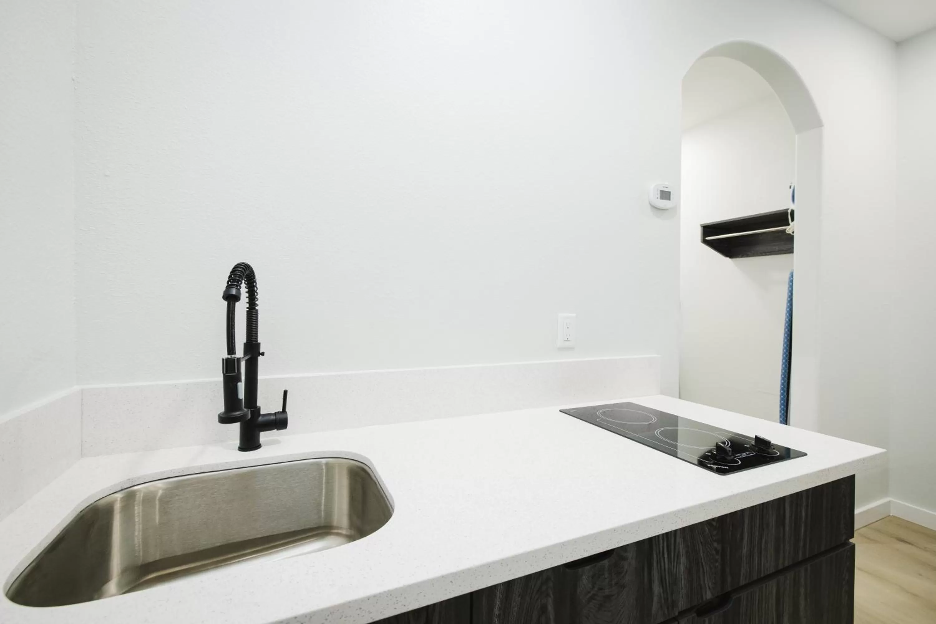 Kitchen or kitchenette in Sapphire Inn & Suites