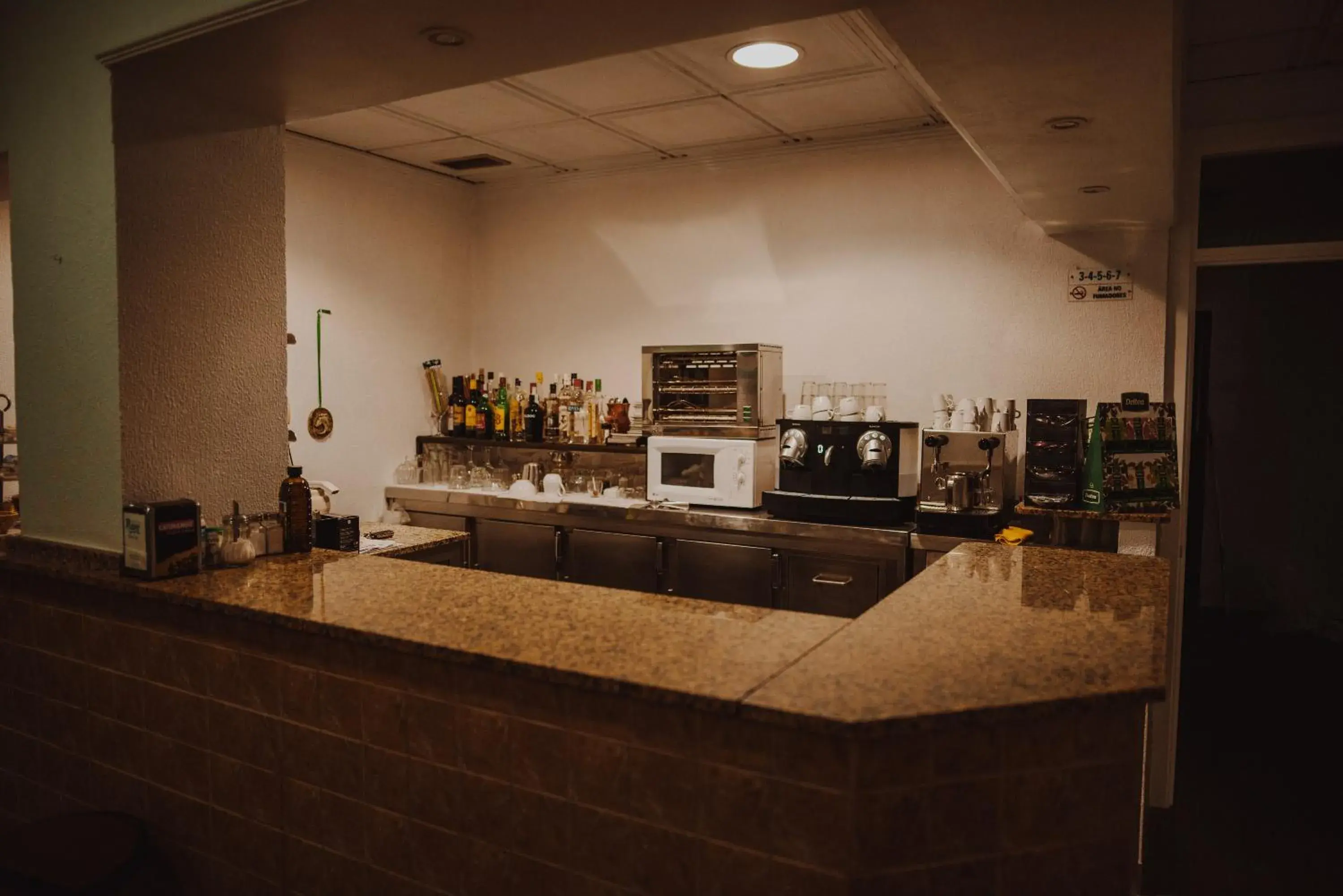 Lounge or bar, Kitchen/Kitchenette in Hotel Nuro
