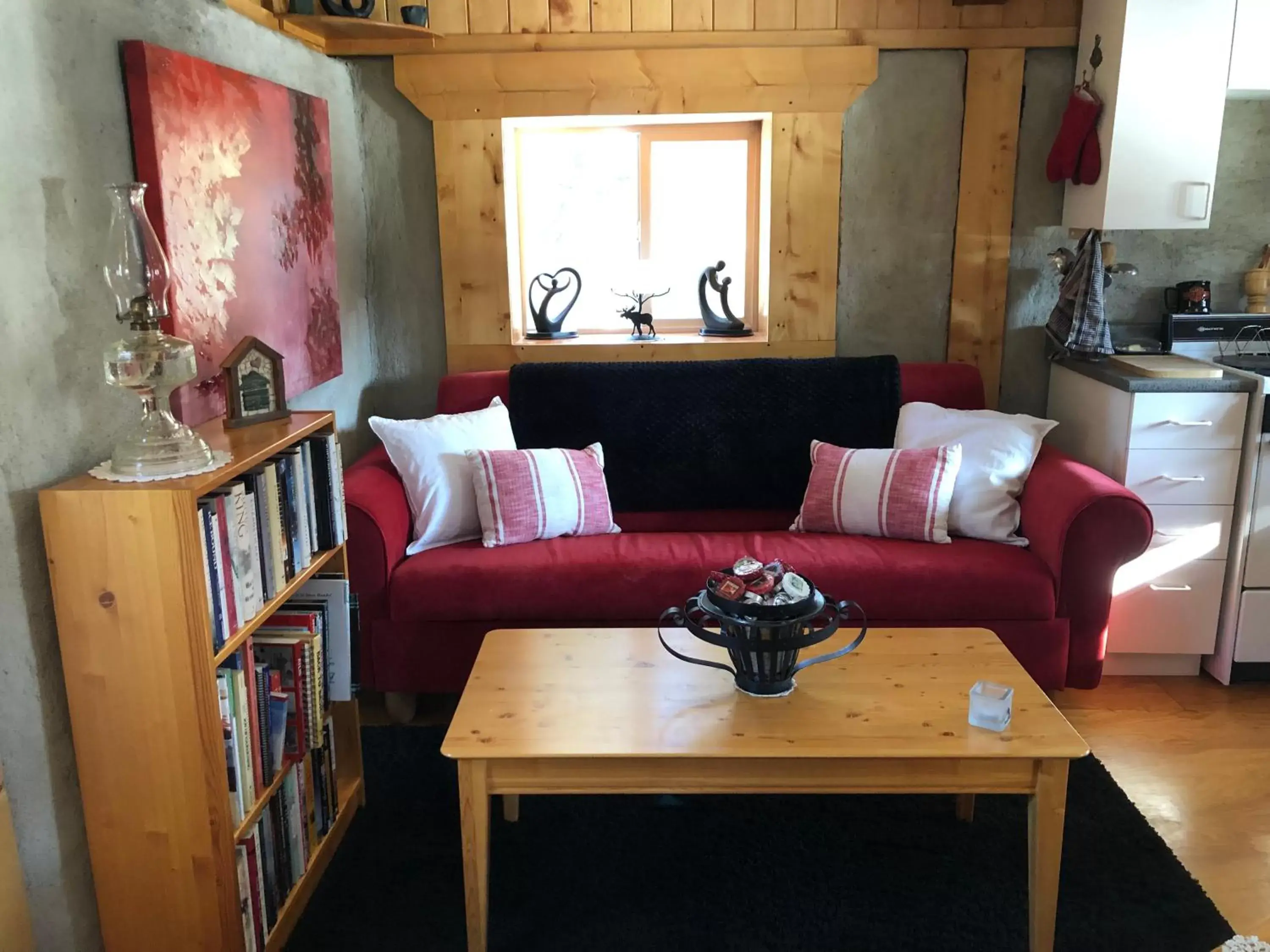 Living room, Seating Area in Vines and Puppies Hideaway