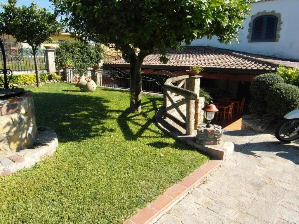 Patio, Garden in B&B Villa Lura Pompei