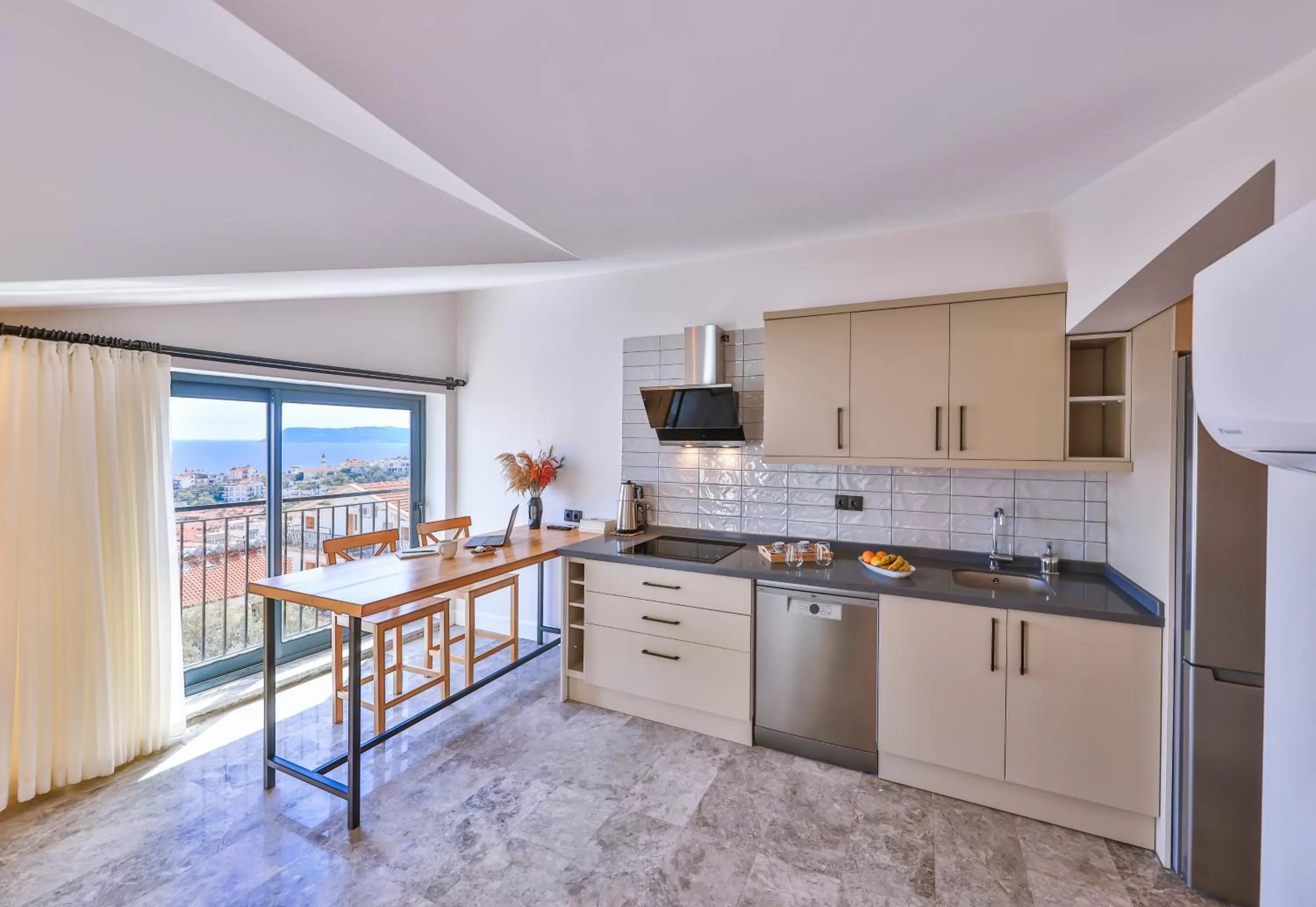 Kitchen/Kitchenette in Sole Suites