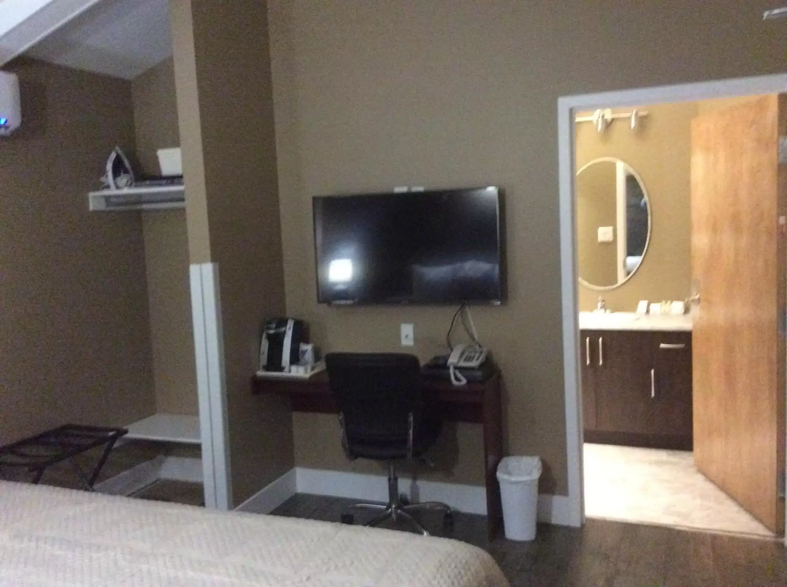 TV and multimedia, TV/Entertainment Center in Villegiature Deux Rivieres Resort