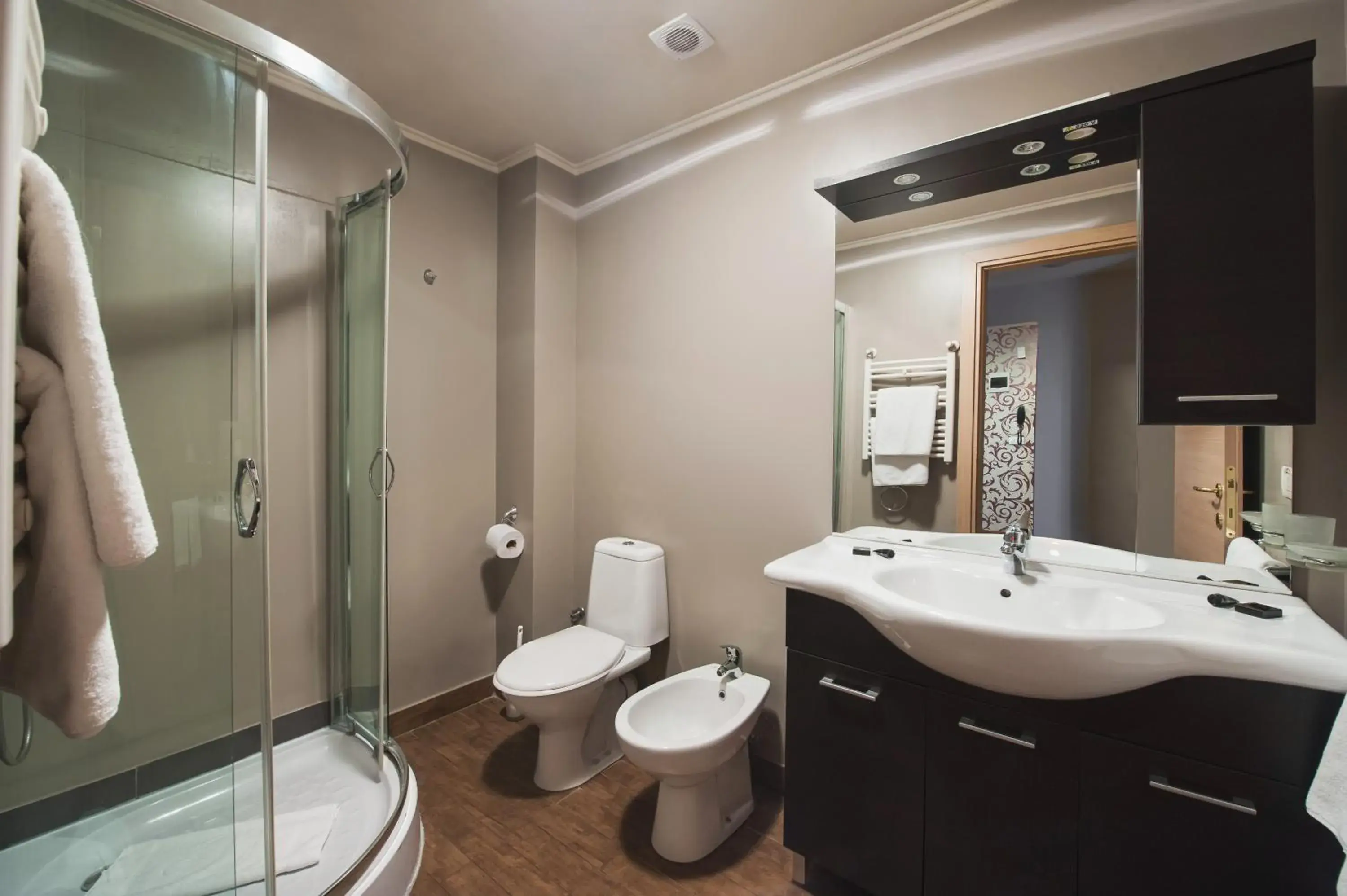 Shower in Hotel Hemingway Residence