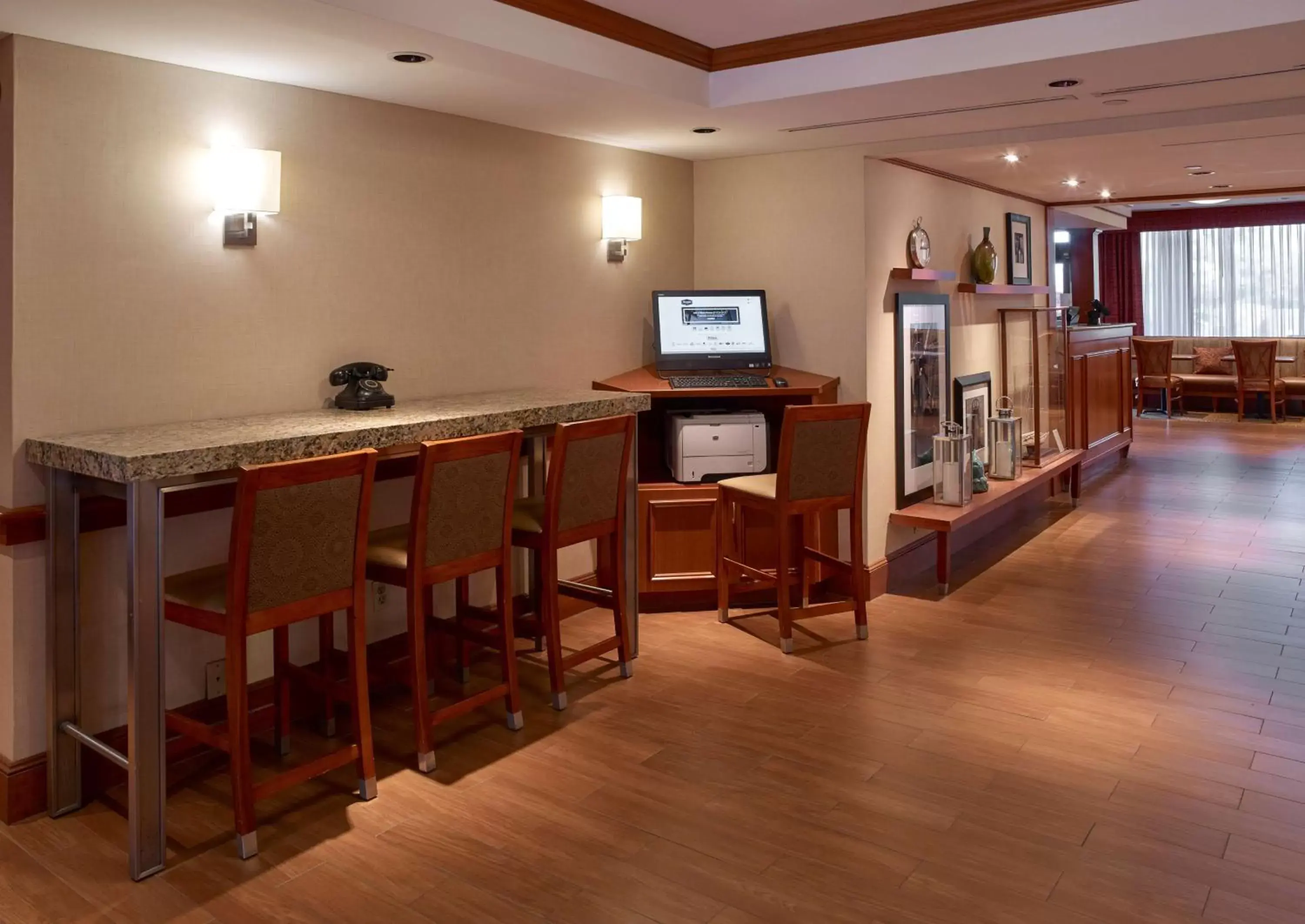 Business facilities in Hampton Inn Portland-Airport