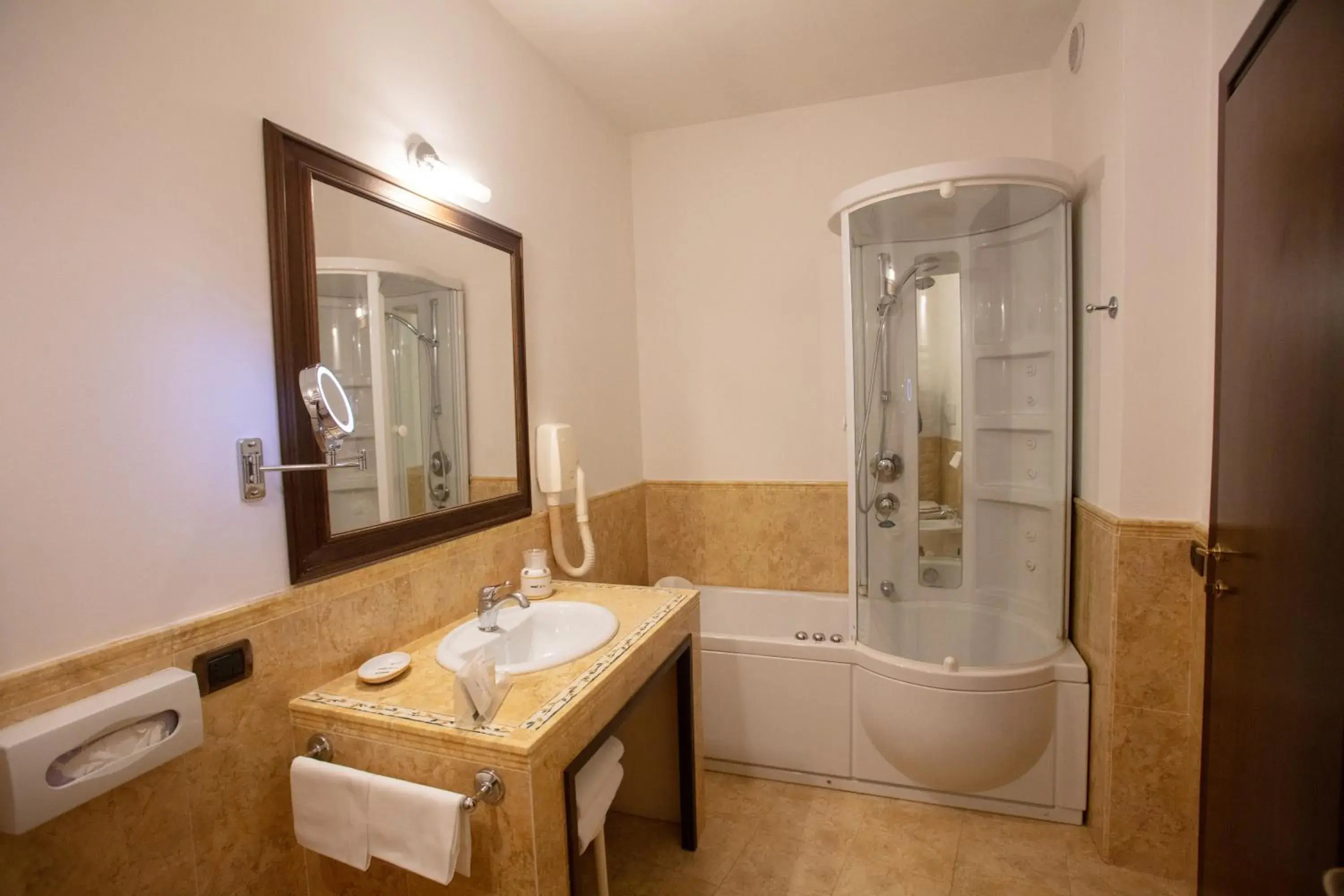 Shower, Bathroom in La Bastiglia