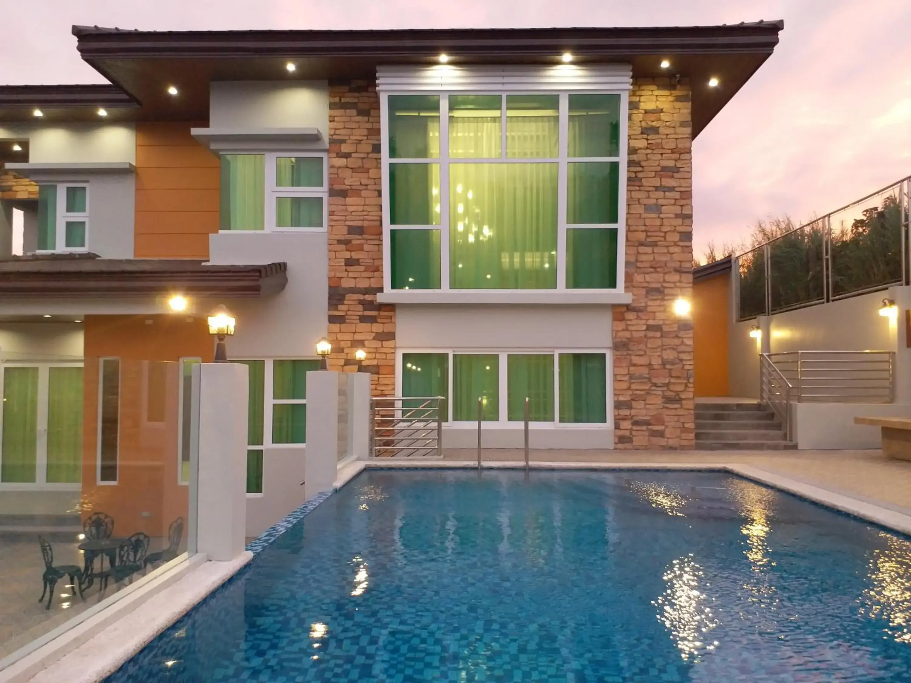 Swimming Pool in Lee Boutique Hotel Tagaytay