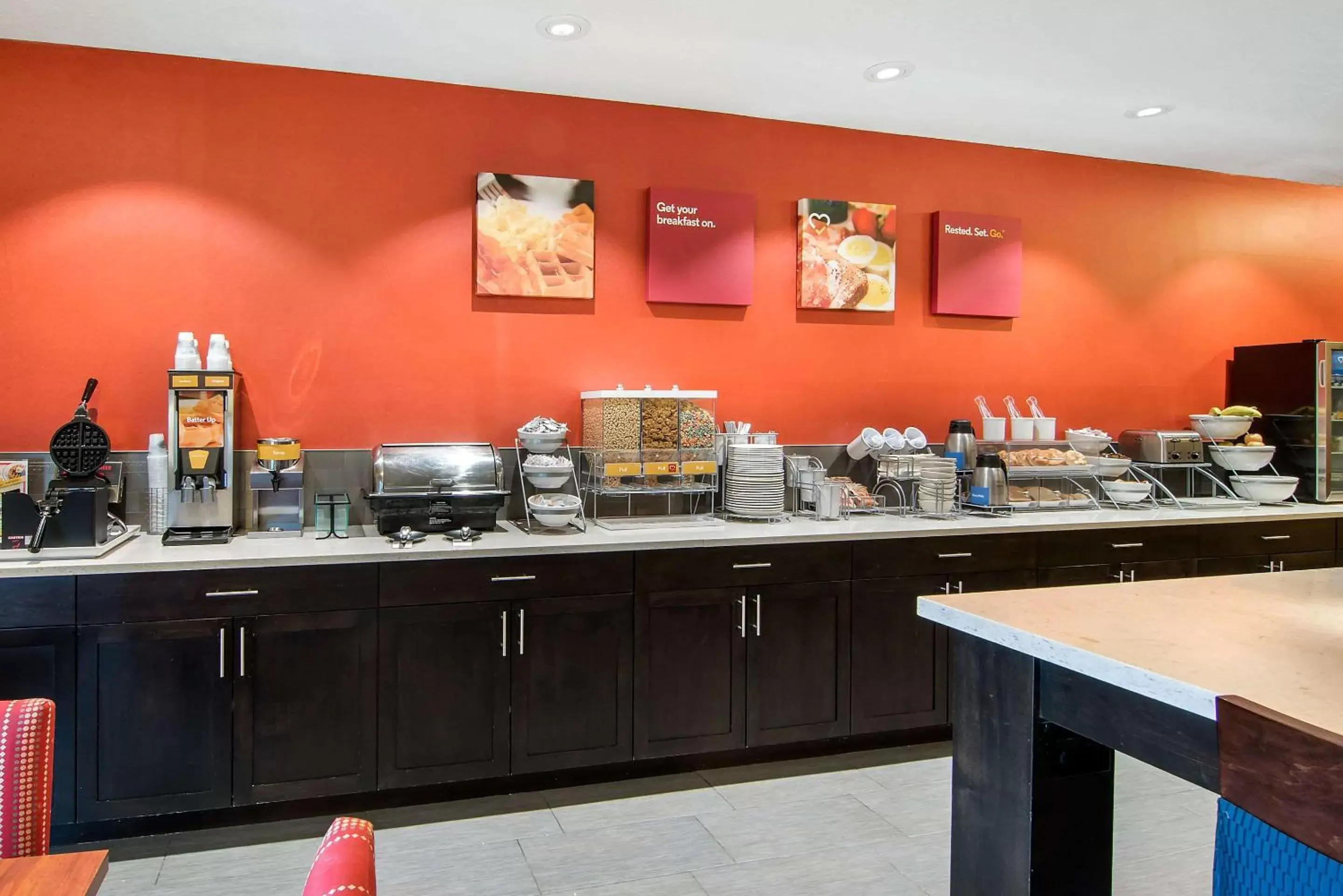 Restaurant/Places to Eat in Comfort Suites Near Vancouver Mall