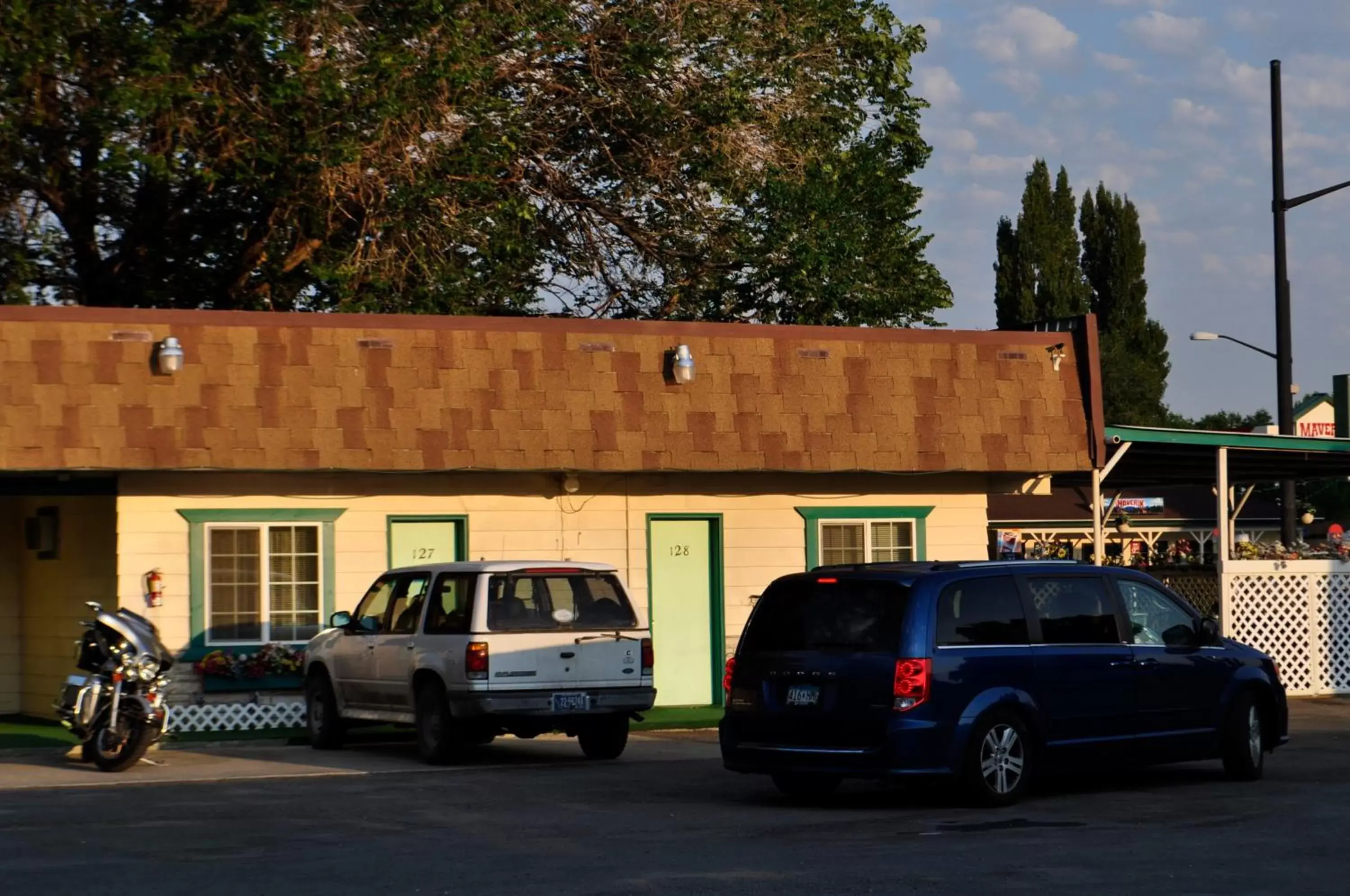 Day, Property Building in Western Motel