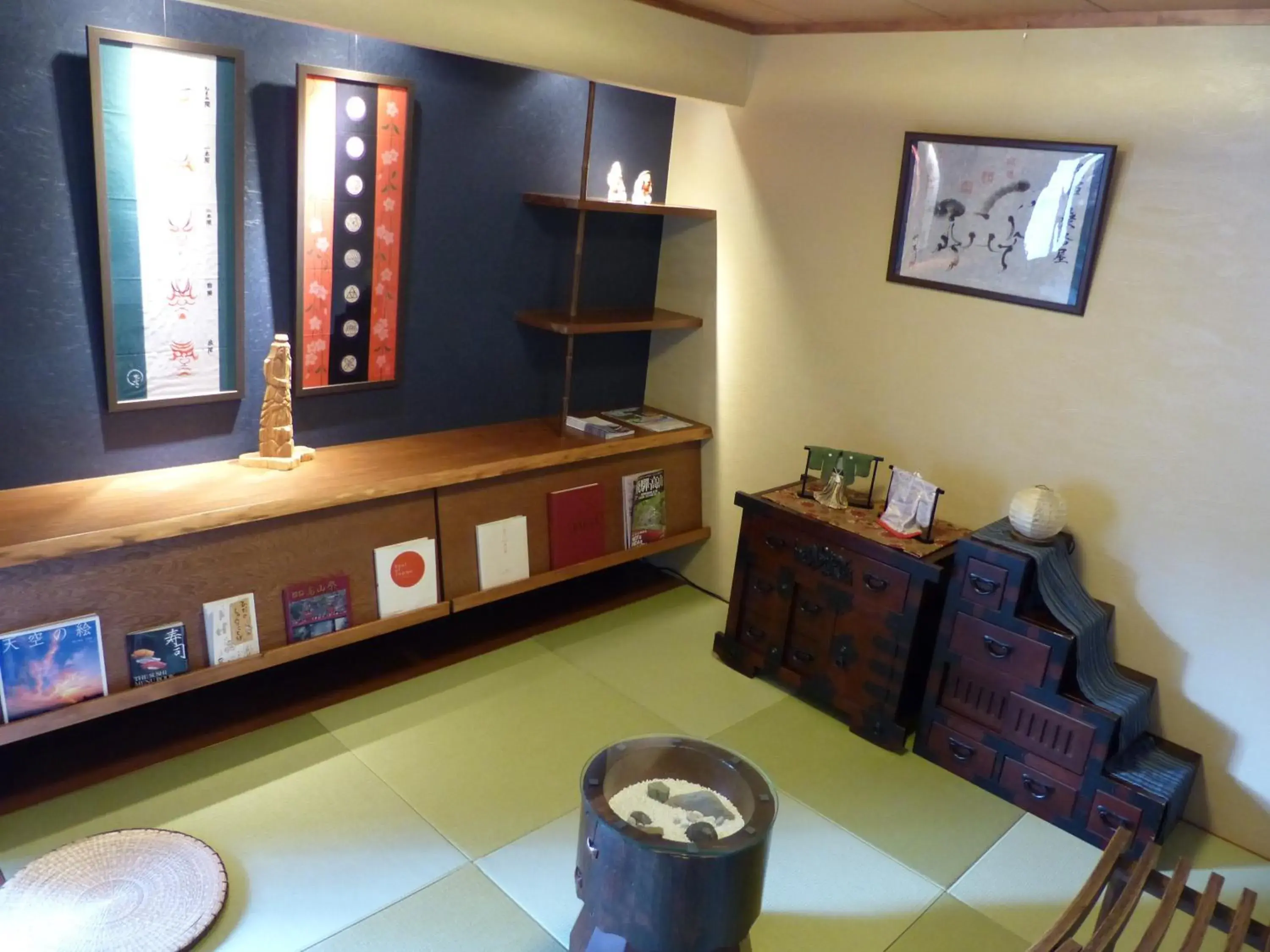 Place of worship, TV/Entertainment Center in Minshuku Kuwataniya Ryokan