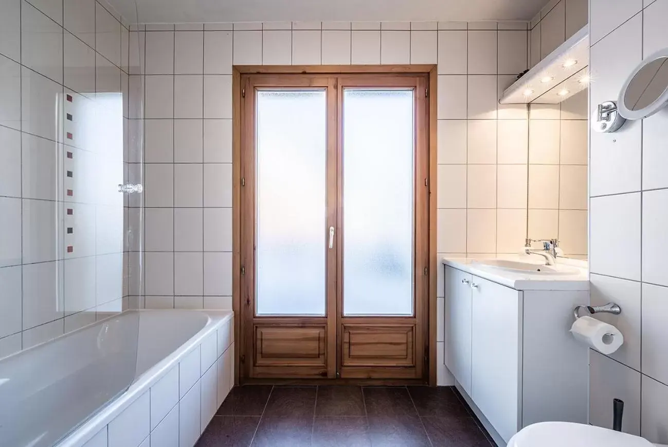 Bathroom in Eden Hotel, Apartments and Chalet Chamonix Les Praz