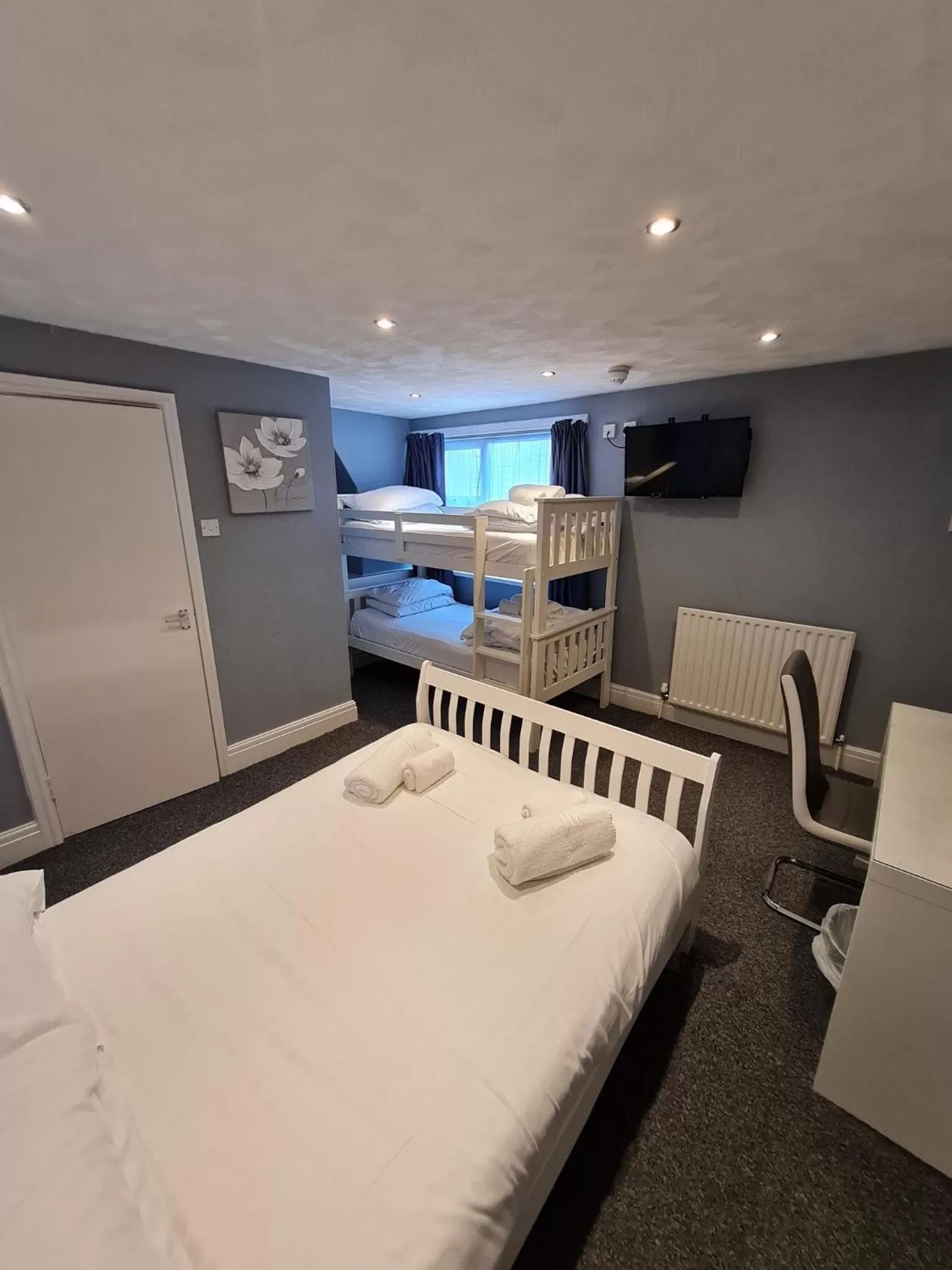 Bedroom, Bed in Queens Plaza Hotel