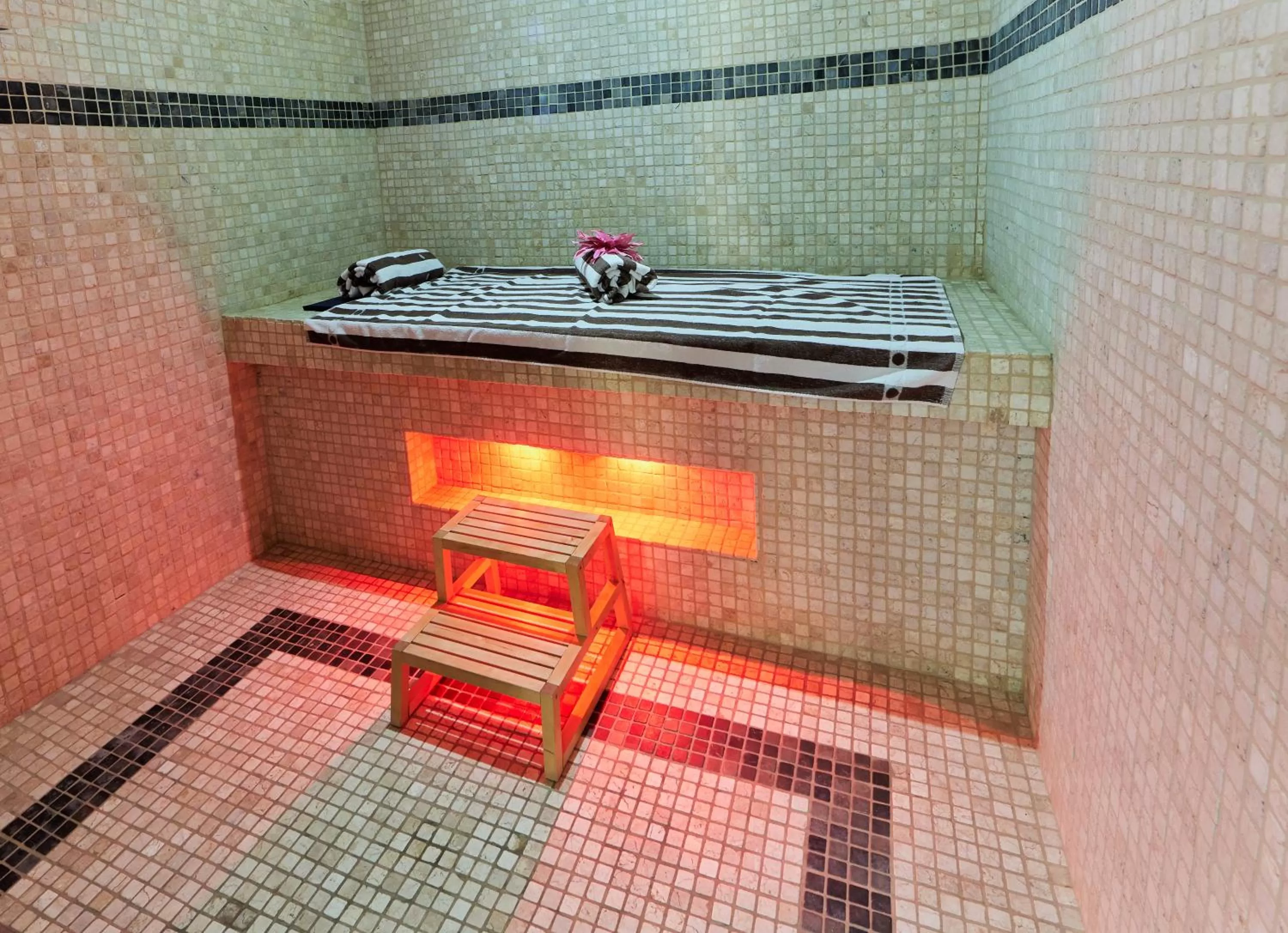 Steam room in Logis Hotel, restaurant et spa Le Relais De Broceliande